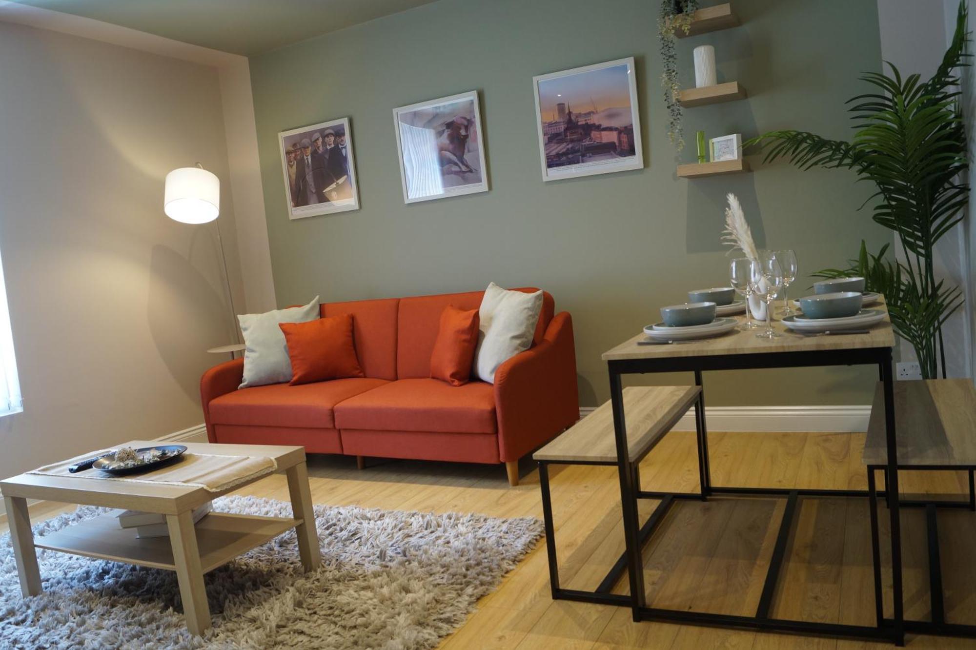 Apartment Spacious Duplex With 2 Bathrooms With Free Wi-fi, Parking And Keyless Access, Sleeps Up To 9 - Perfect For Groups