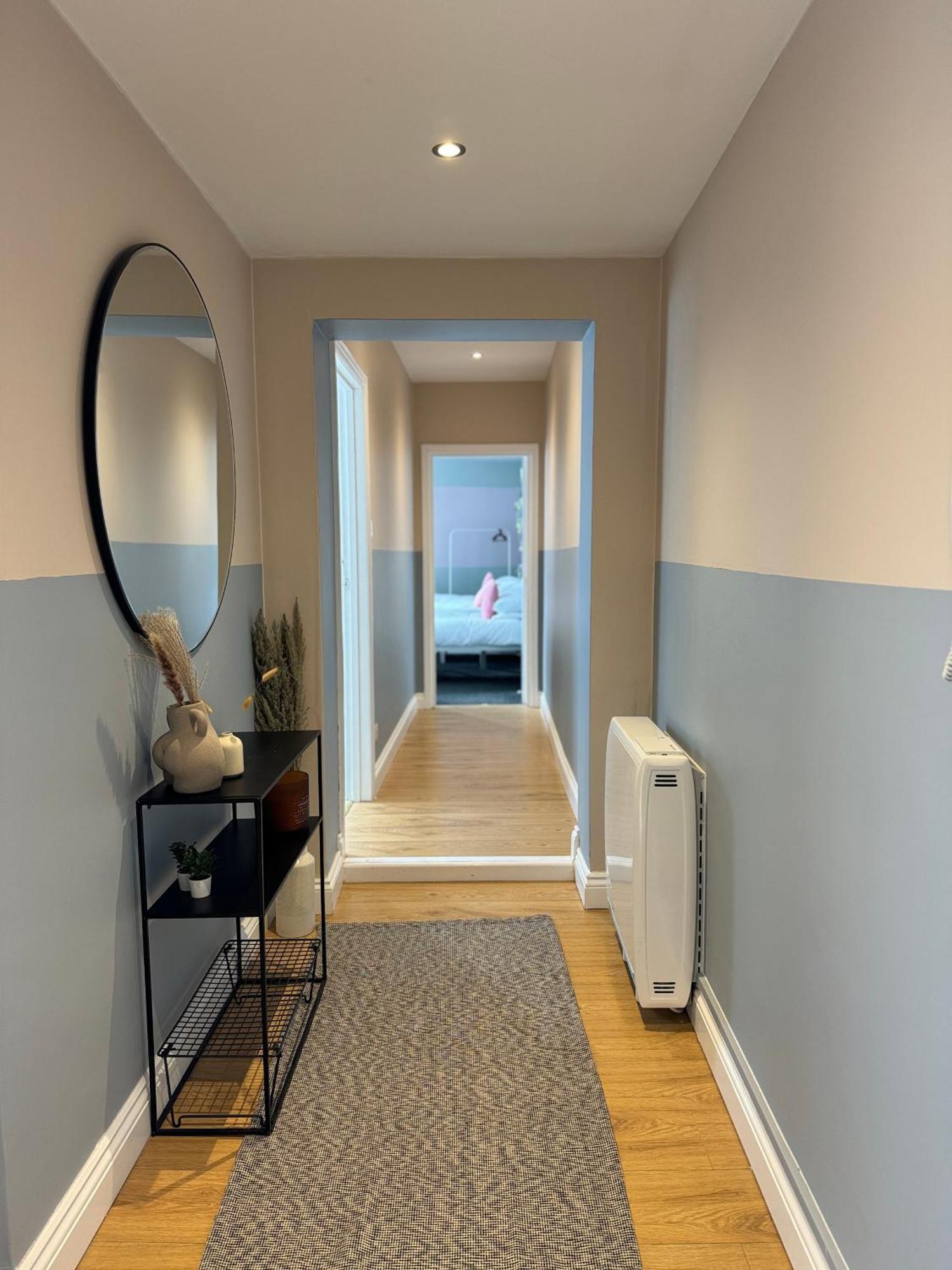 Spacious Duplex With 2 Bathrooms With Free Wi-fi, Parking And Keyless Access, Sleeps Up To 9 - Perfect For Groups Apartment Birmingham