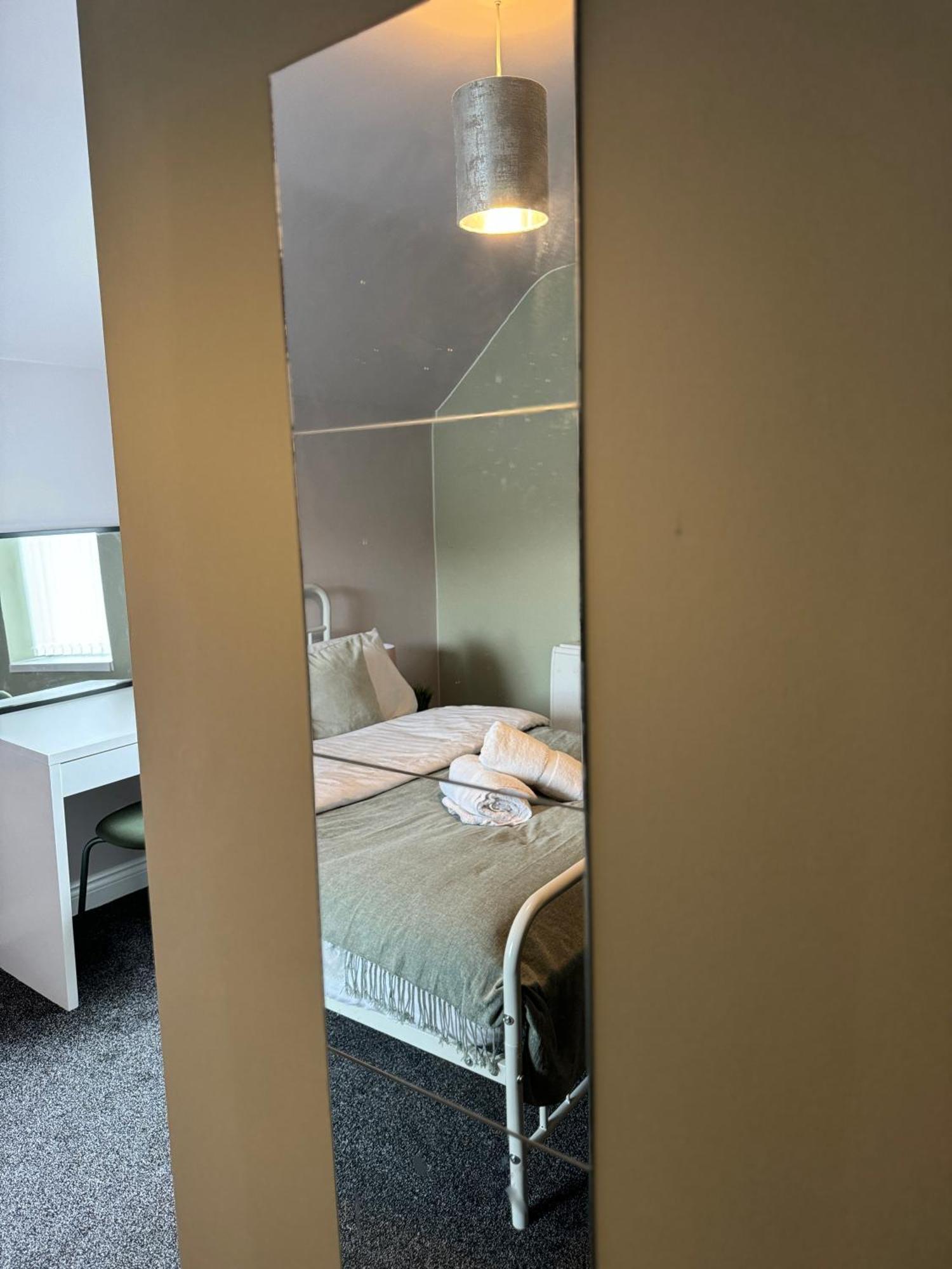 Spacious Duplex With 2 Bathrooms With Free Wi-fi, Parking And Keyless Access, Sleeps Up To 9 - Perfect For Groups Birmingham