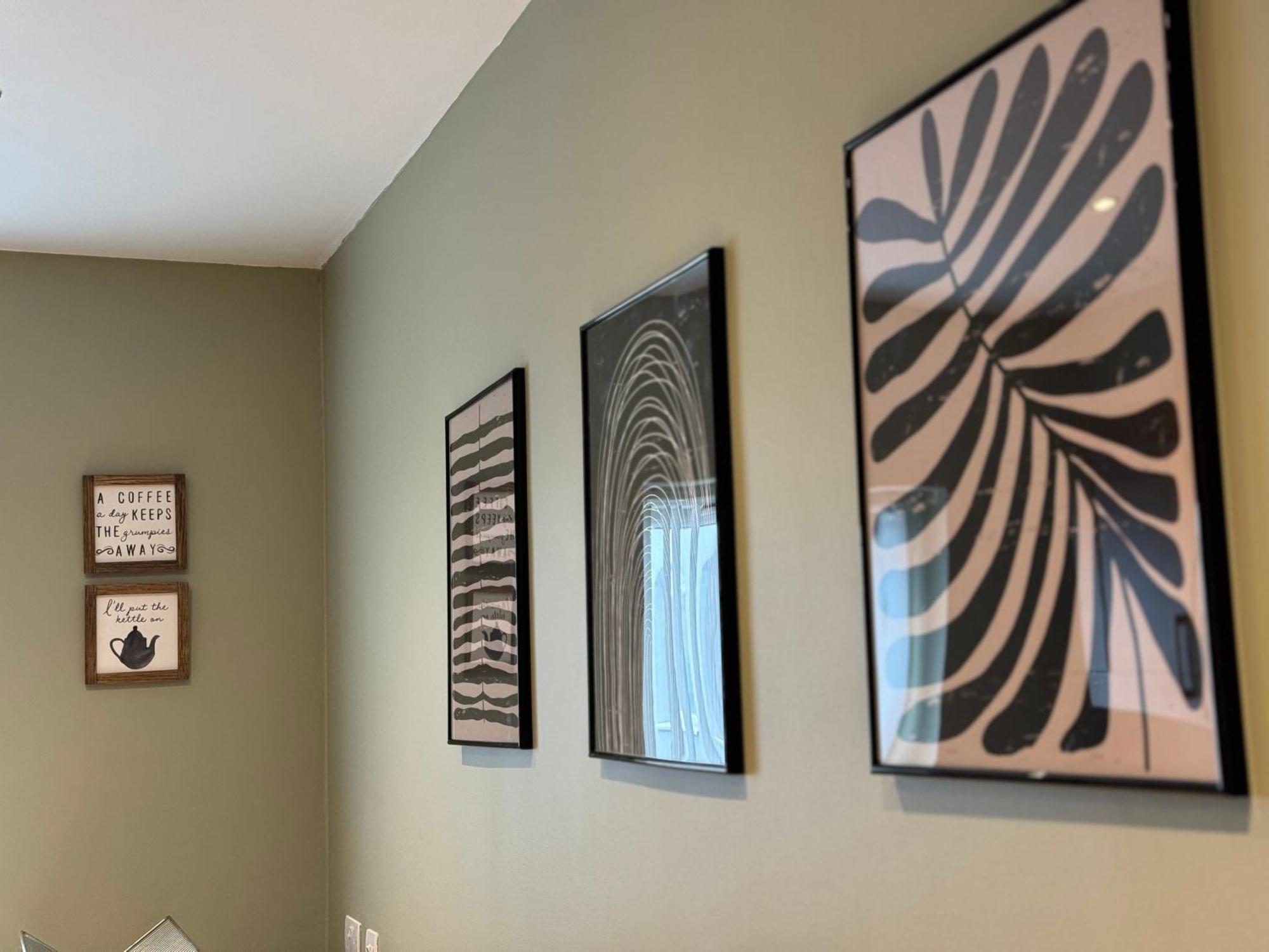 Apartment Spacious Duplex With 2 Bathrooms With Free Wi-fi, Parking And Keyless Access, Sleeps Up To 9 - Perfect For Groups
