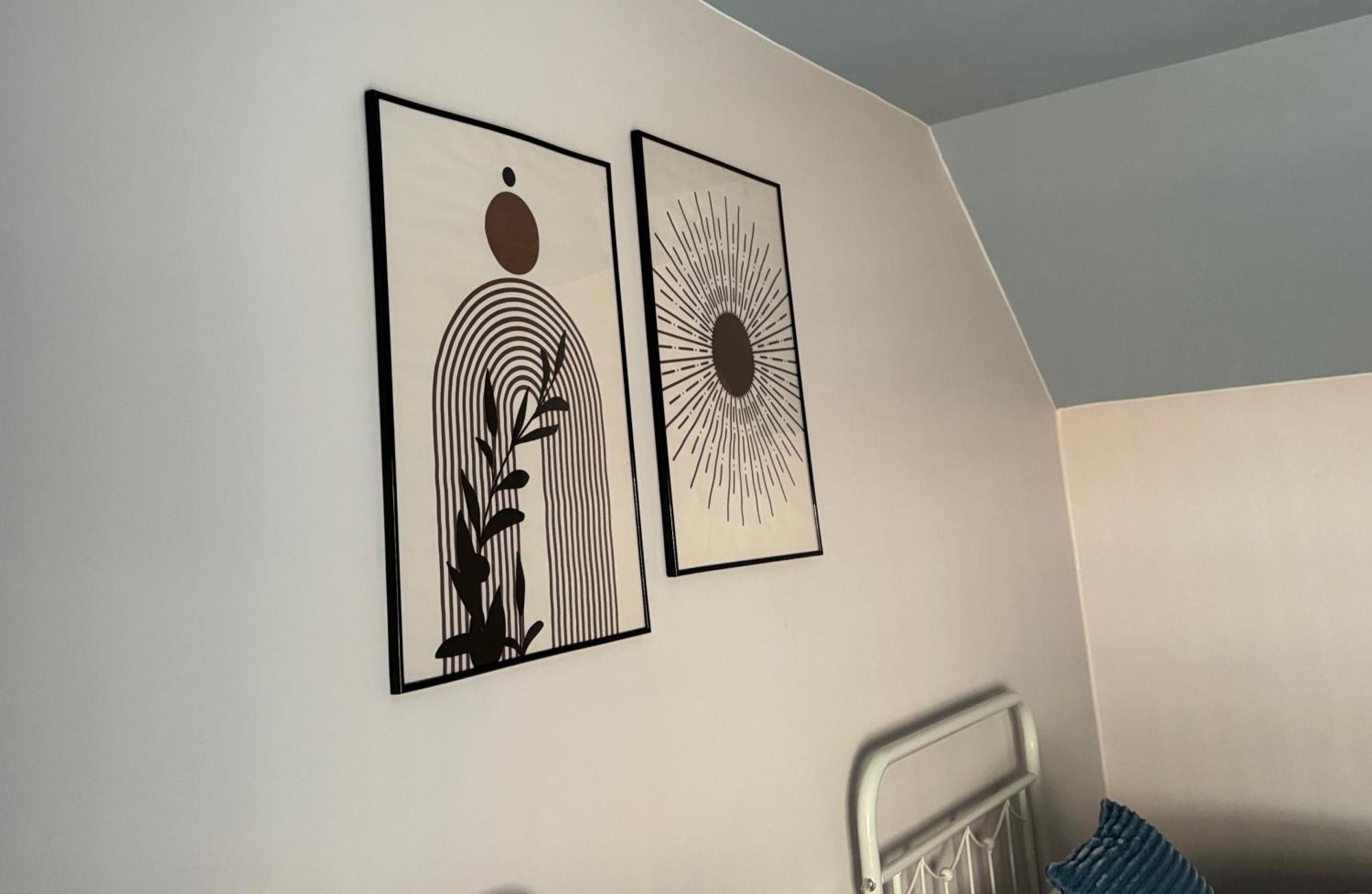 Spacious Duplex With 2 Bathrooms With Free Wi-fi, Parking And Keyless Access, Sleeps Up To 9 - Perfect For Groups