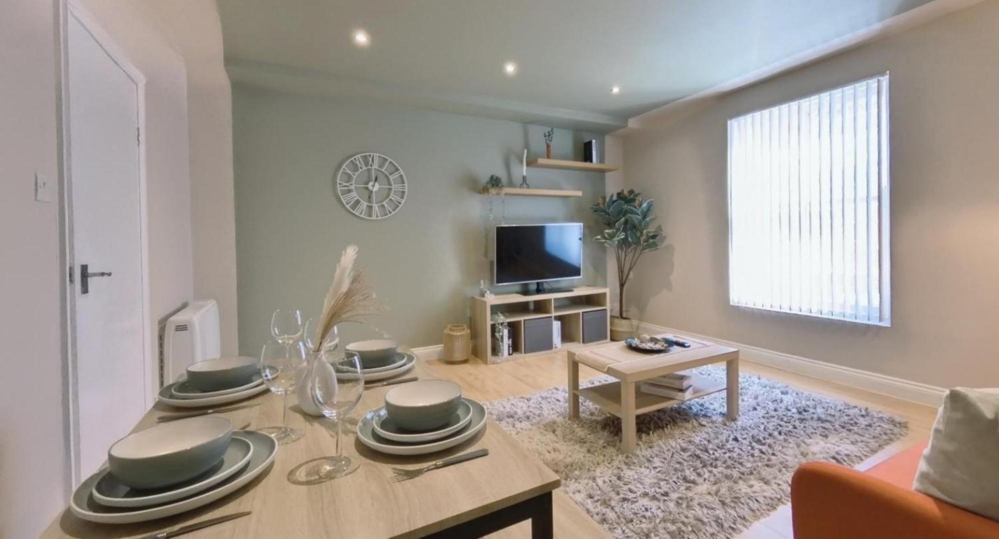 Apartment Spacious Duplex With 2 Bathrooms With Free Wi-fi, Parking And Keyless Access, Sleeps Up To 9 - Perfect For Groups Birmingham