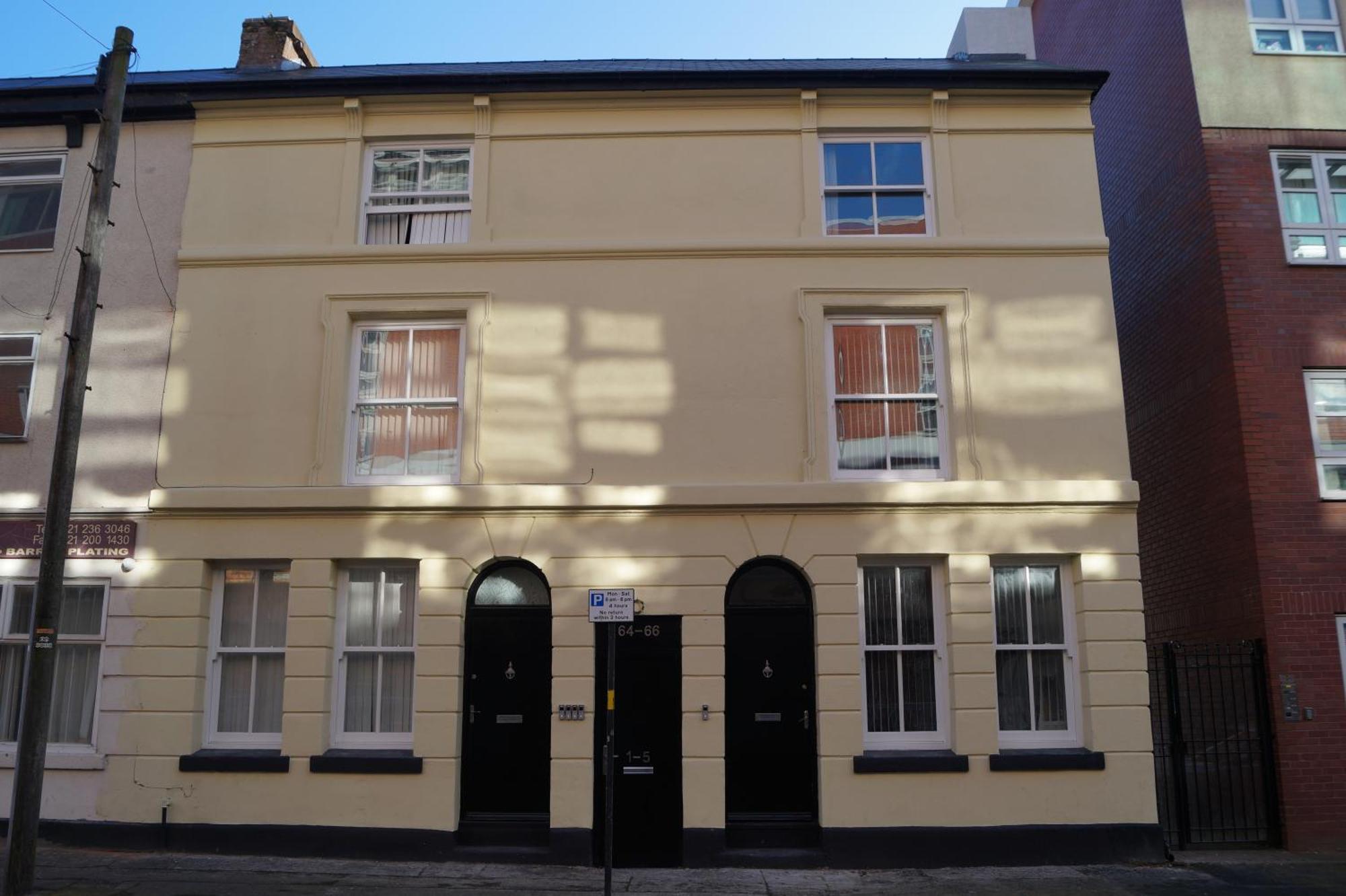 Apartment New Colourful & Spacious 2 Bedroom In With Free Wifi, Parking And Keyless Access