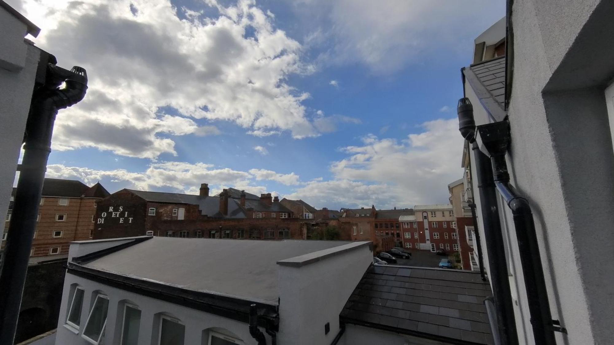 Spacious Quirky In With Free Wi-fi, Parking *