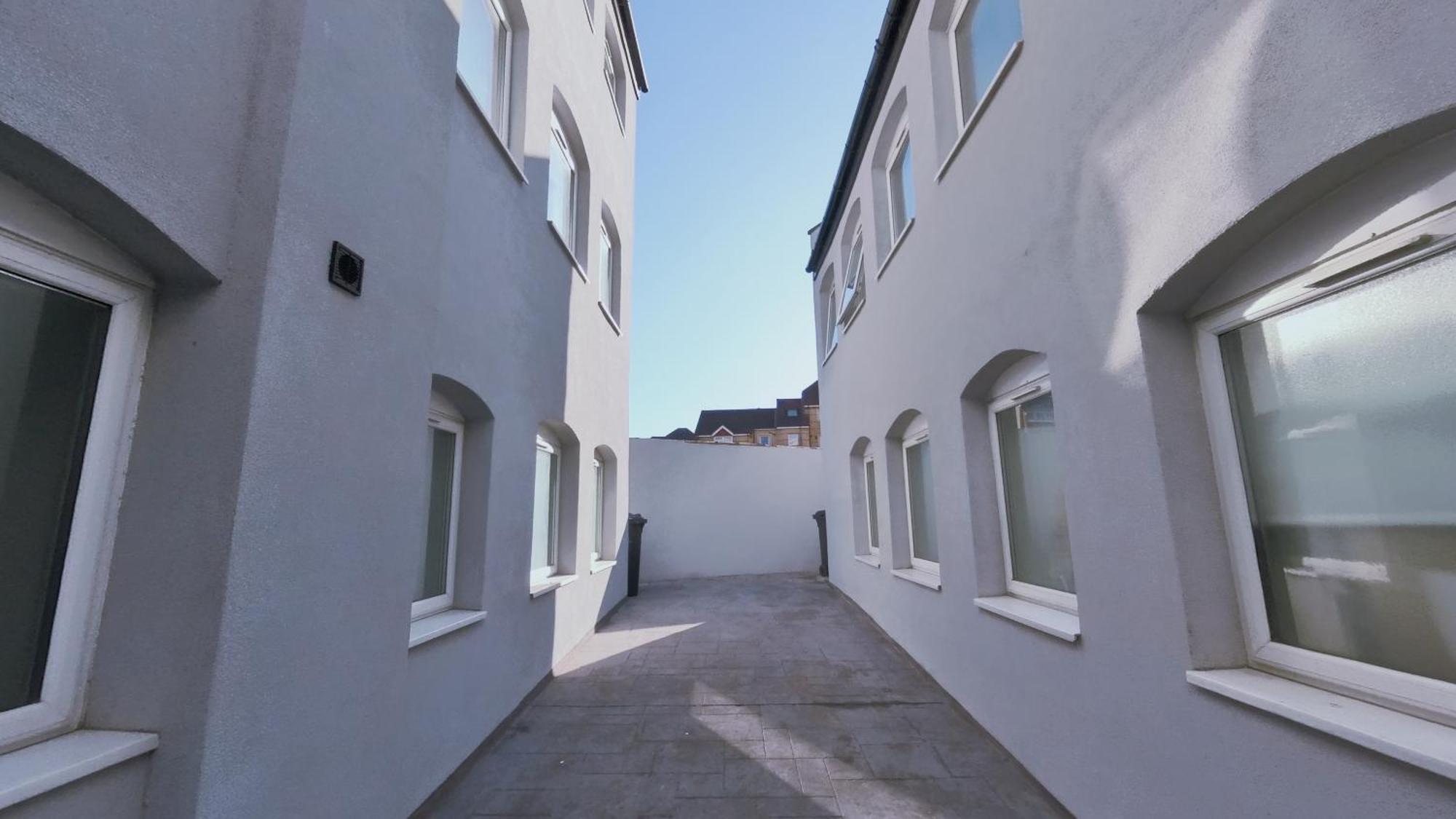Apartment Spacious Quirky In With Free Wi-fi, Parking *