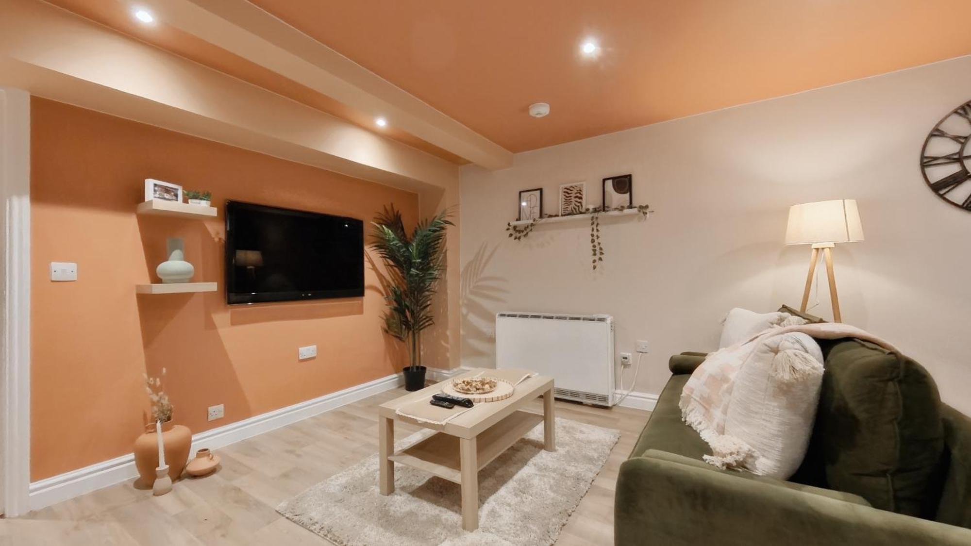 Spacious Quirky In With Free Wi-fi, Parking *