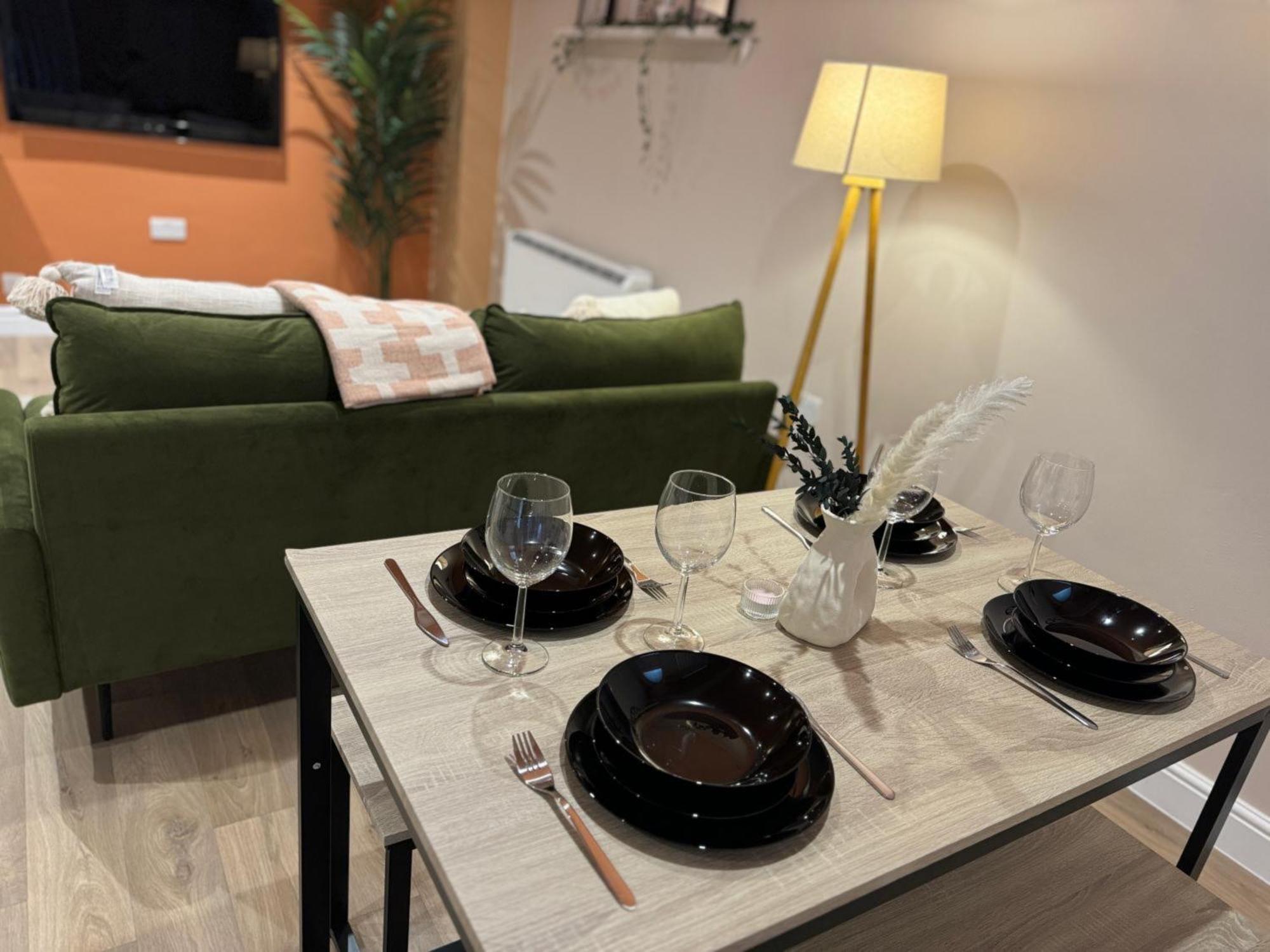 Spacious Quirky In With Free Wi-fi, Parking Apartment