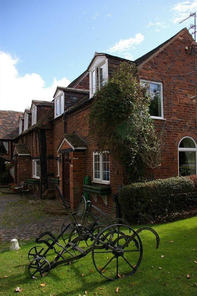 Featherstone Farm Hotel 3*