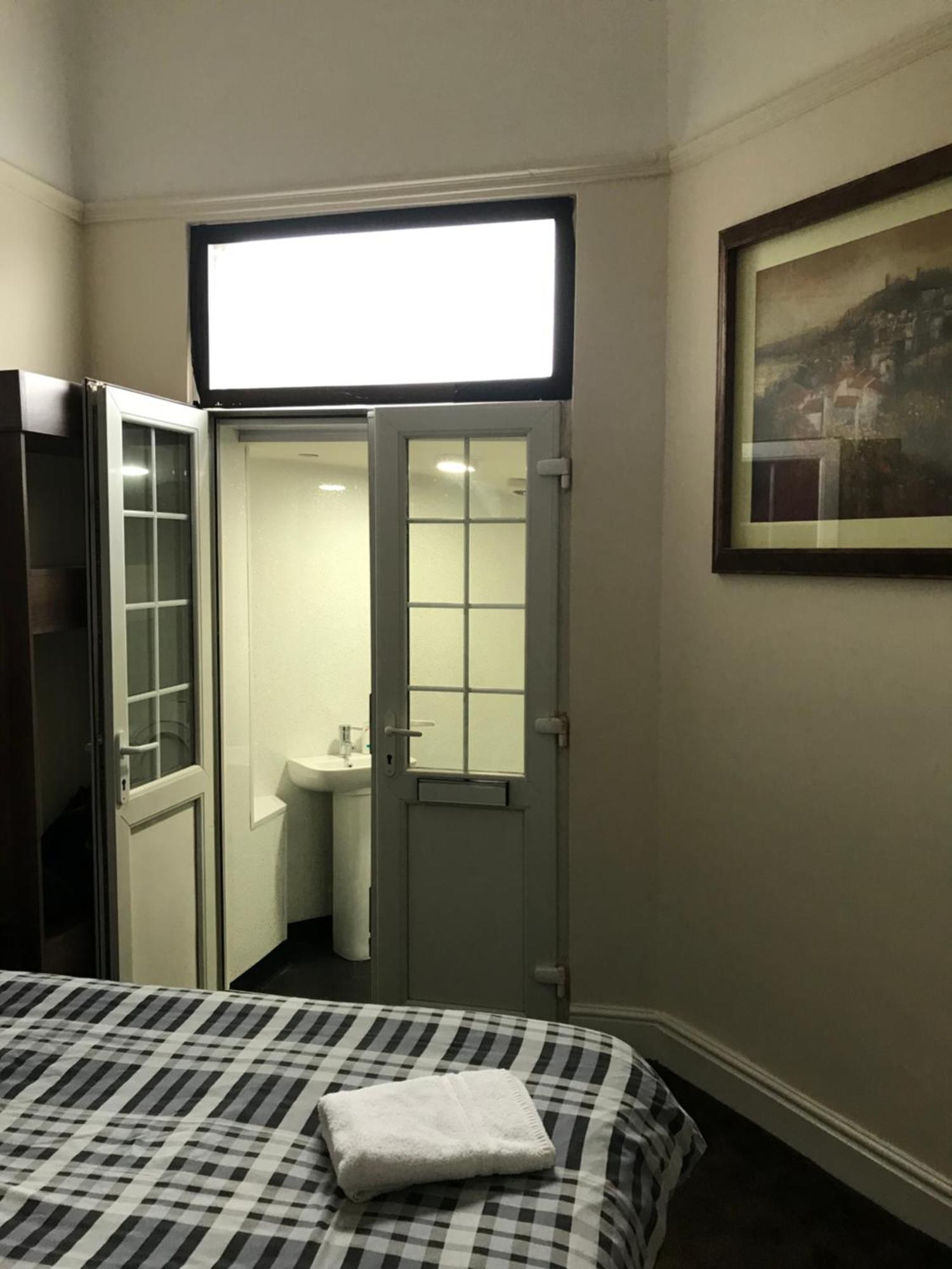 Bed & Breakfast Shanahans B&B With Sports Bar Birmingham