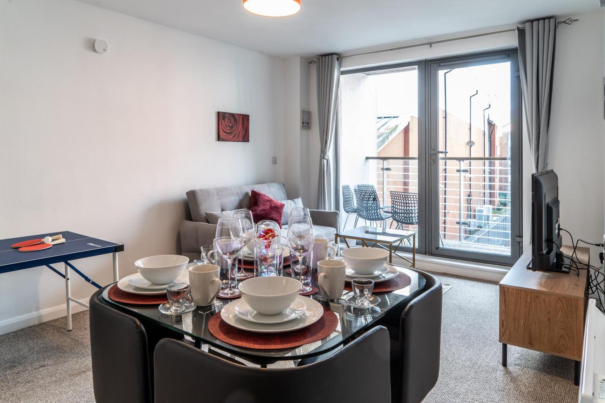Apartment Ping Pong - Centre - Close To Mailbox Netflix, King Size Bed, Toiletries & Wifi - Sleeps 4 Birmingham