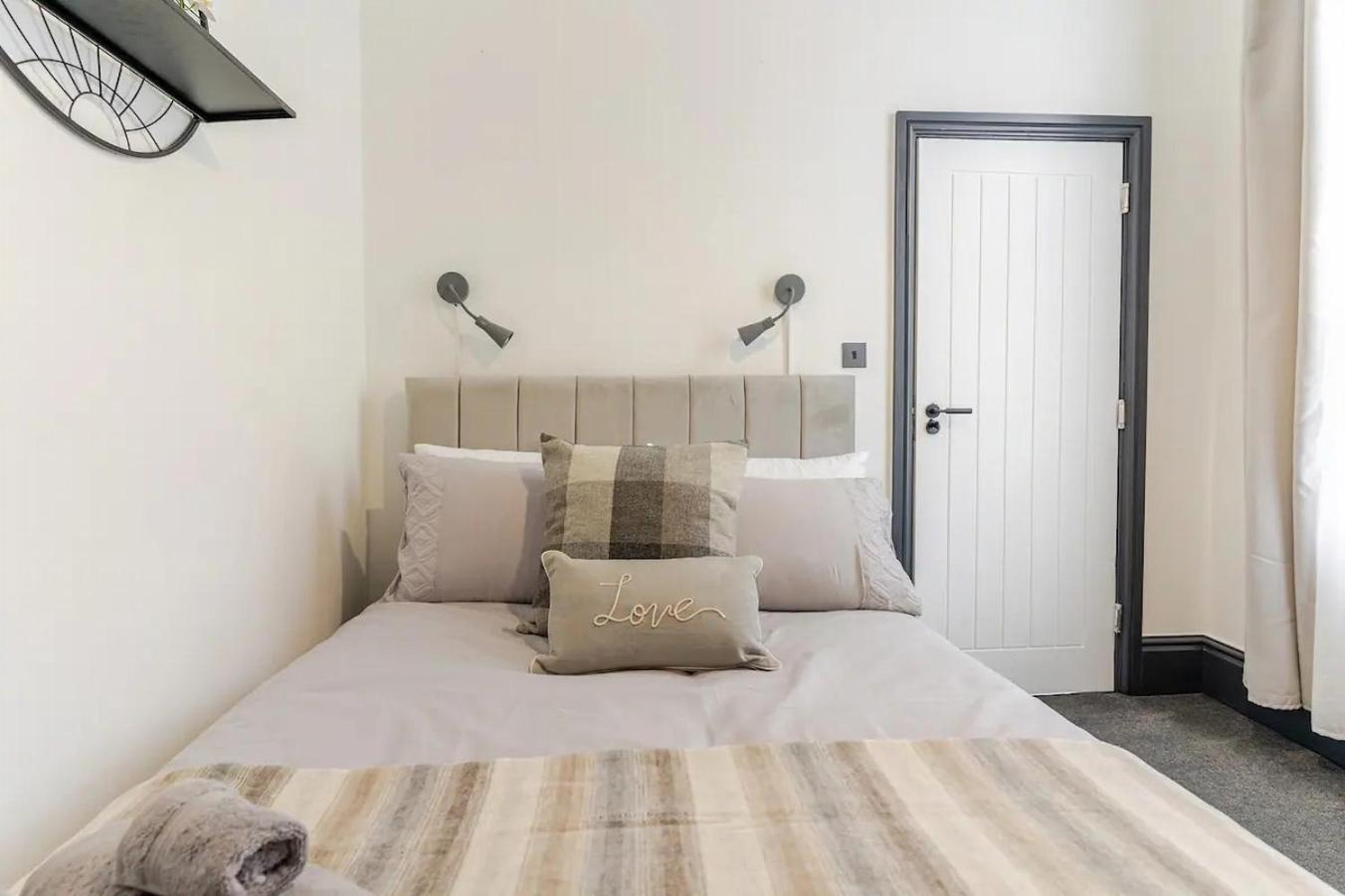 Stylish 2 Bedroom Ensuite Flat In Birmingham
