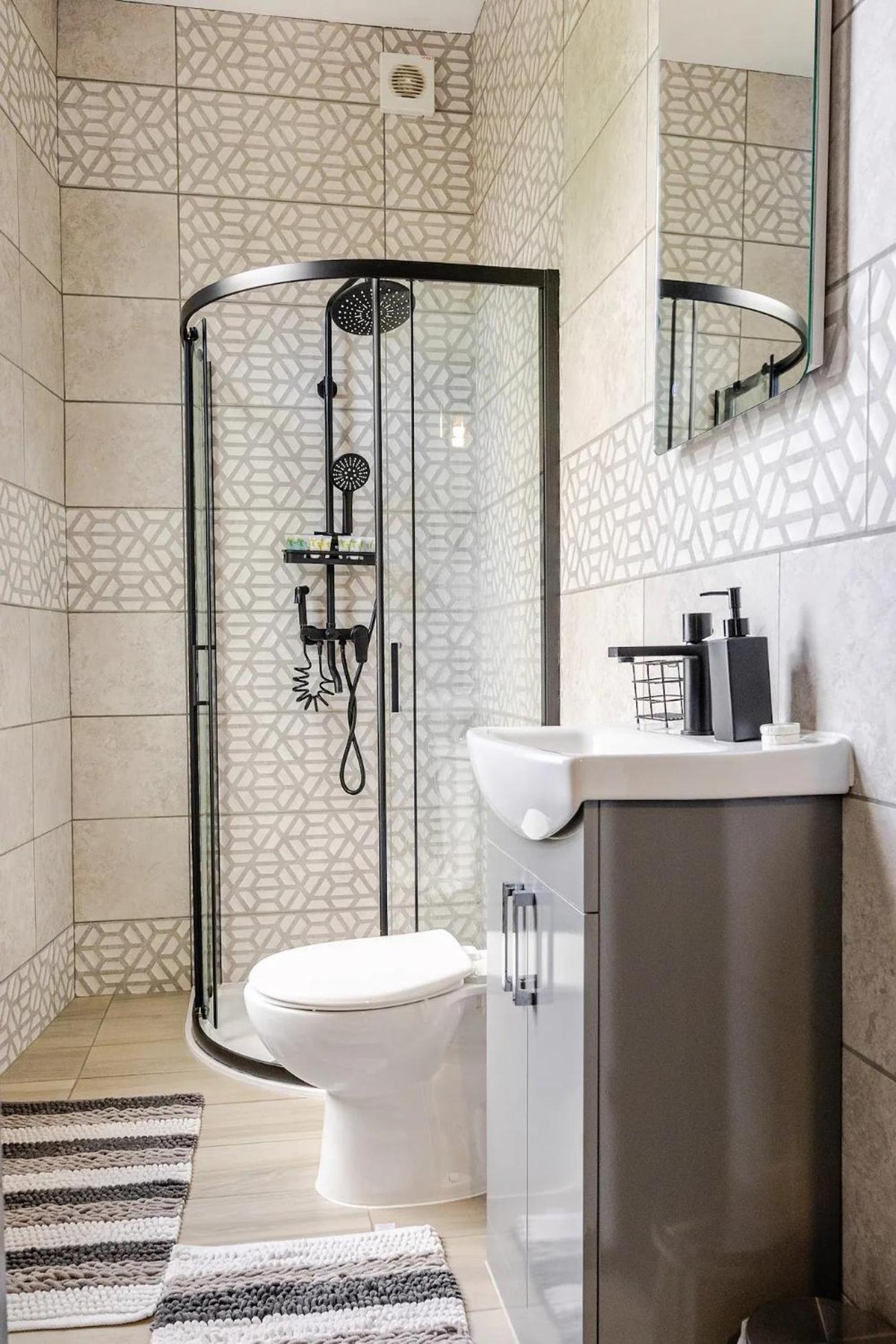 Stylish 2 Bedroom Ensuite Flat In