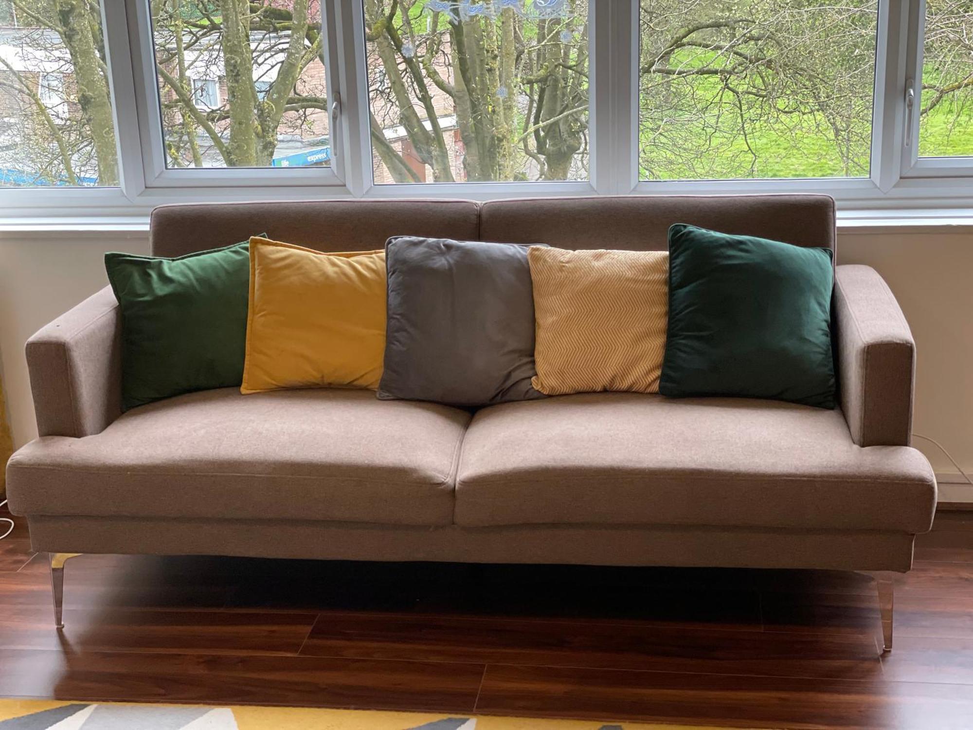 1 Bedroom Cosy In Center Apartment *