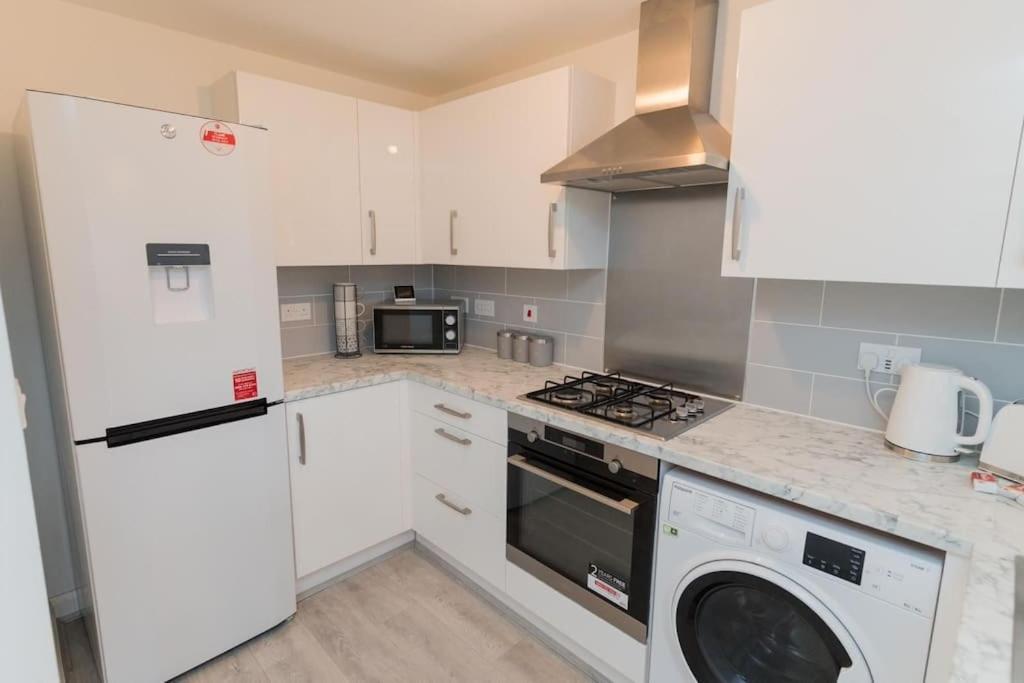 Apartment Deluxe 5'bed House W- Parking - Centre *