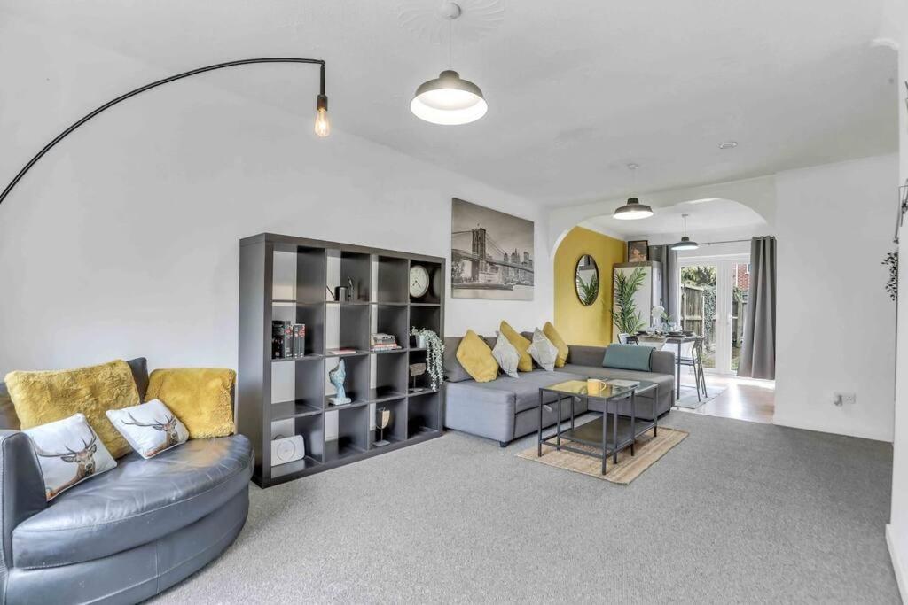 Stylish 3 Bed House Close To Nec Birmingham