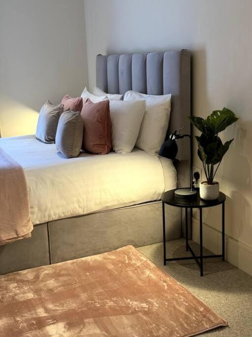 Apartment Osbourne House Pink 2 Bed, 2 And Half Bath *