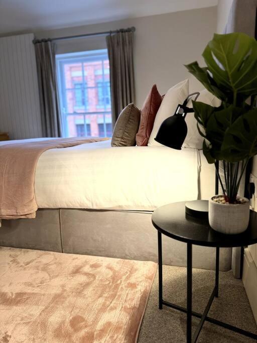 Osbourne House Pink 2 Bed, 2 And Half Bath Apartment Birmingham