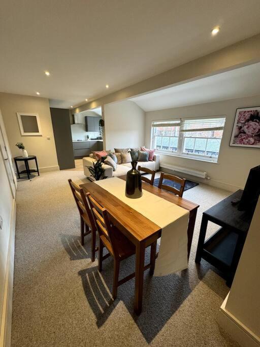 Apartment Osbourne House Pink 2 Bed, 2 And Half Bath