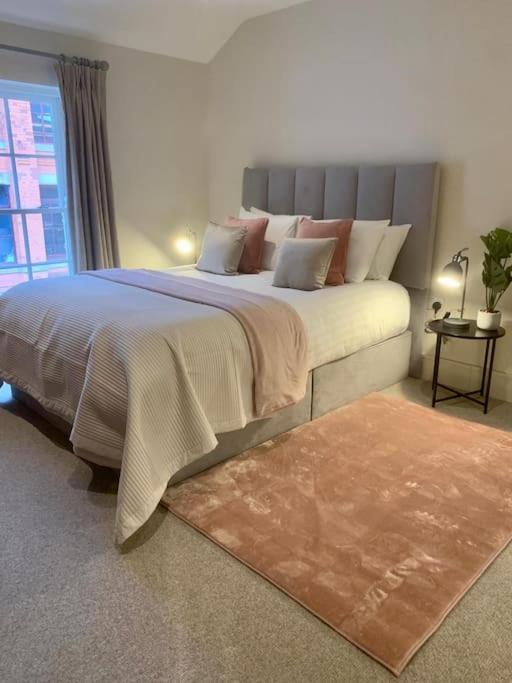 Osbourne House Pink 2 Bed, 2 And Half Bath Birmingham