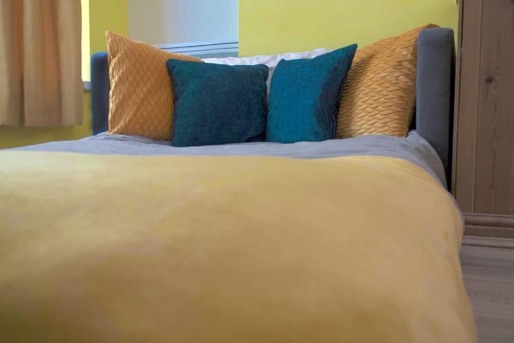 Cosy Entire 5 Min To Centre! Free Parking, Smart Tv Sleeps 3-4 Apartment *
