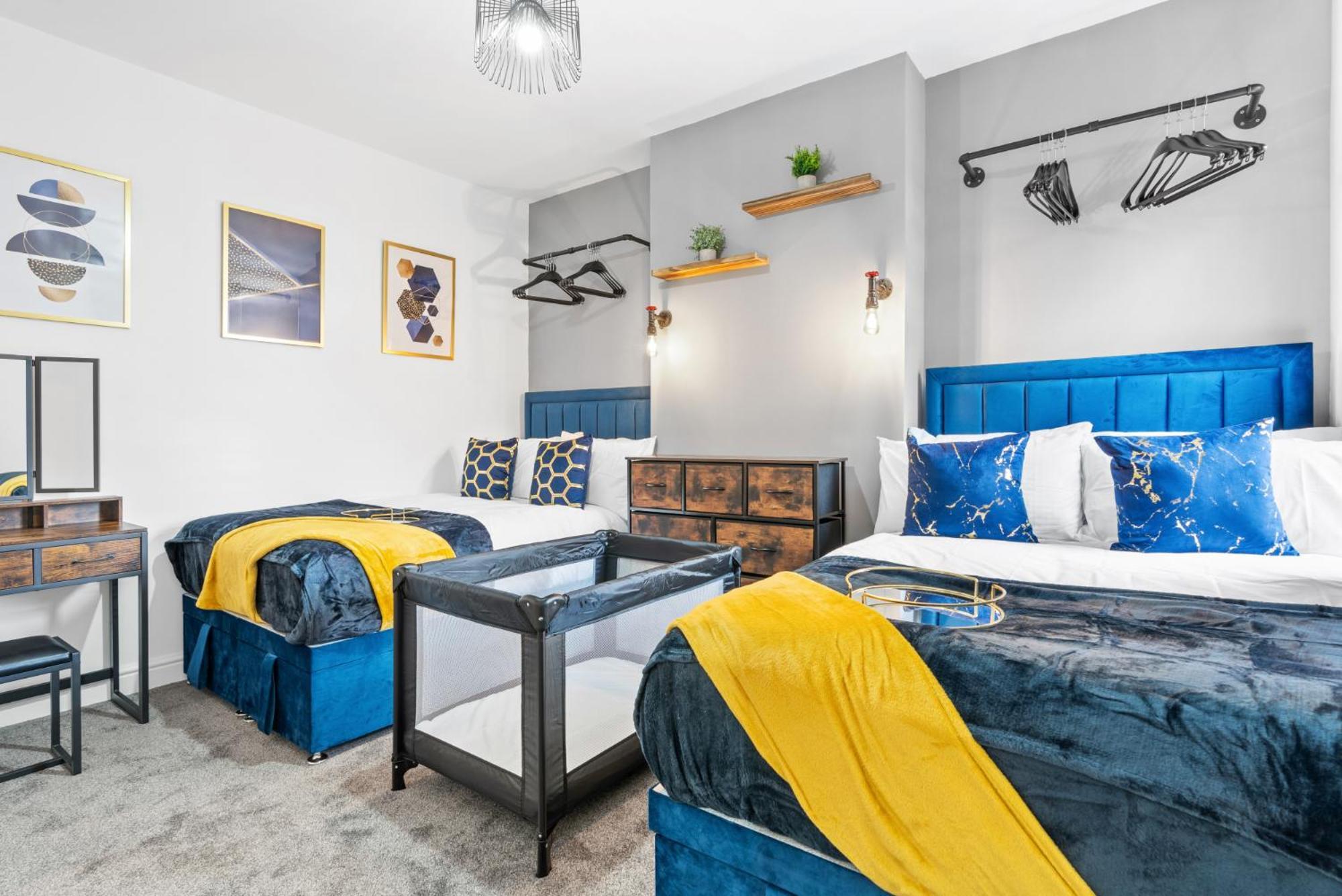 Apartment Amazing Family Apartment, Sleeps 6, Cot, Work Desk Birmingham