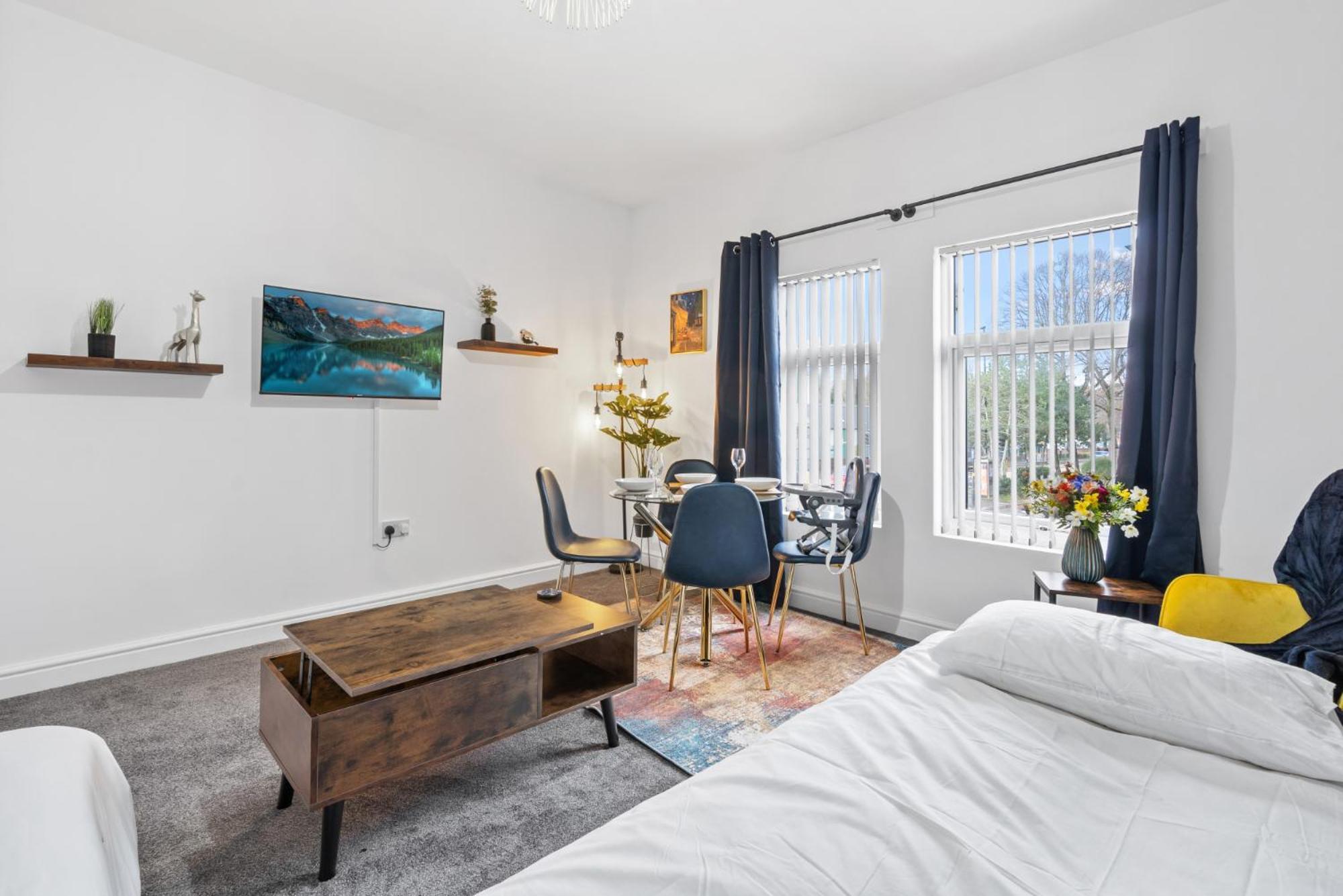 Apartment Amazing Family Apartment, Sleeps 6, Cot, Work Desk *