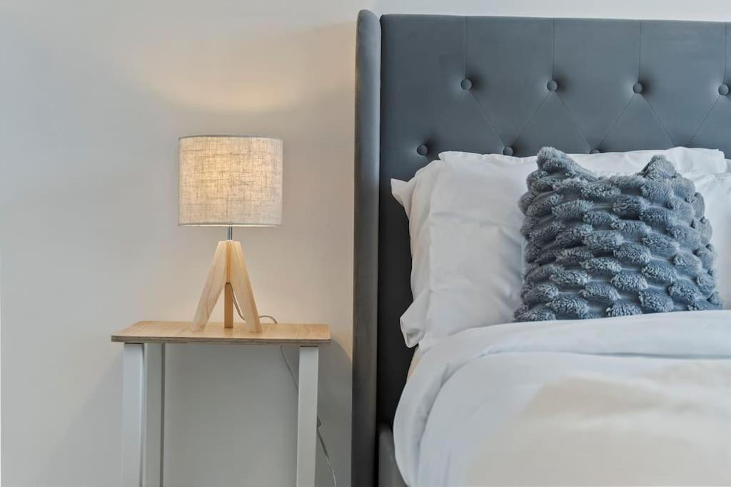 Luxury Modern House - 8 Mins To Nec, Airport Holiday home *