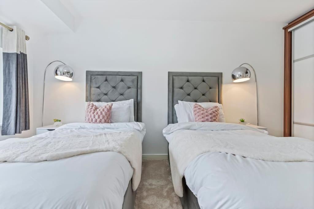 Luxury Modern House - 8 Mins To Nec, Airport Holiday home *