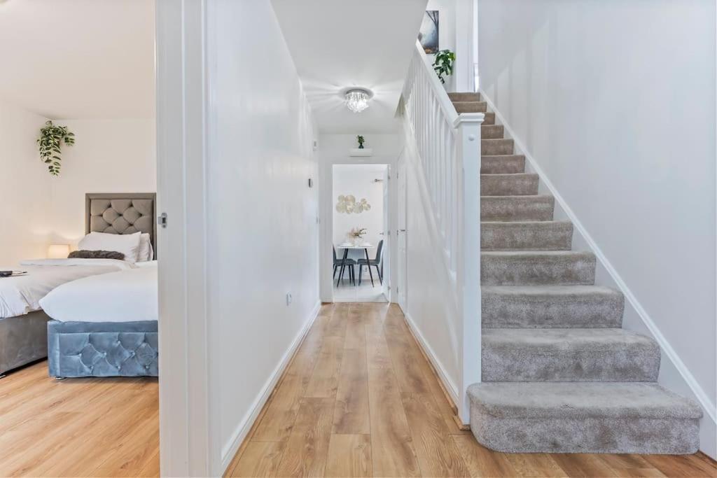 Luxury Modern House - 8 Mins To Nec, Airport *