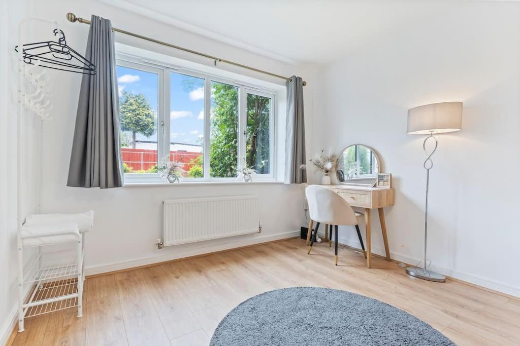Luxury Modern House - 8 Mins To Nec, Airport Birmingham