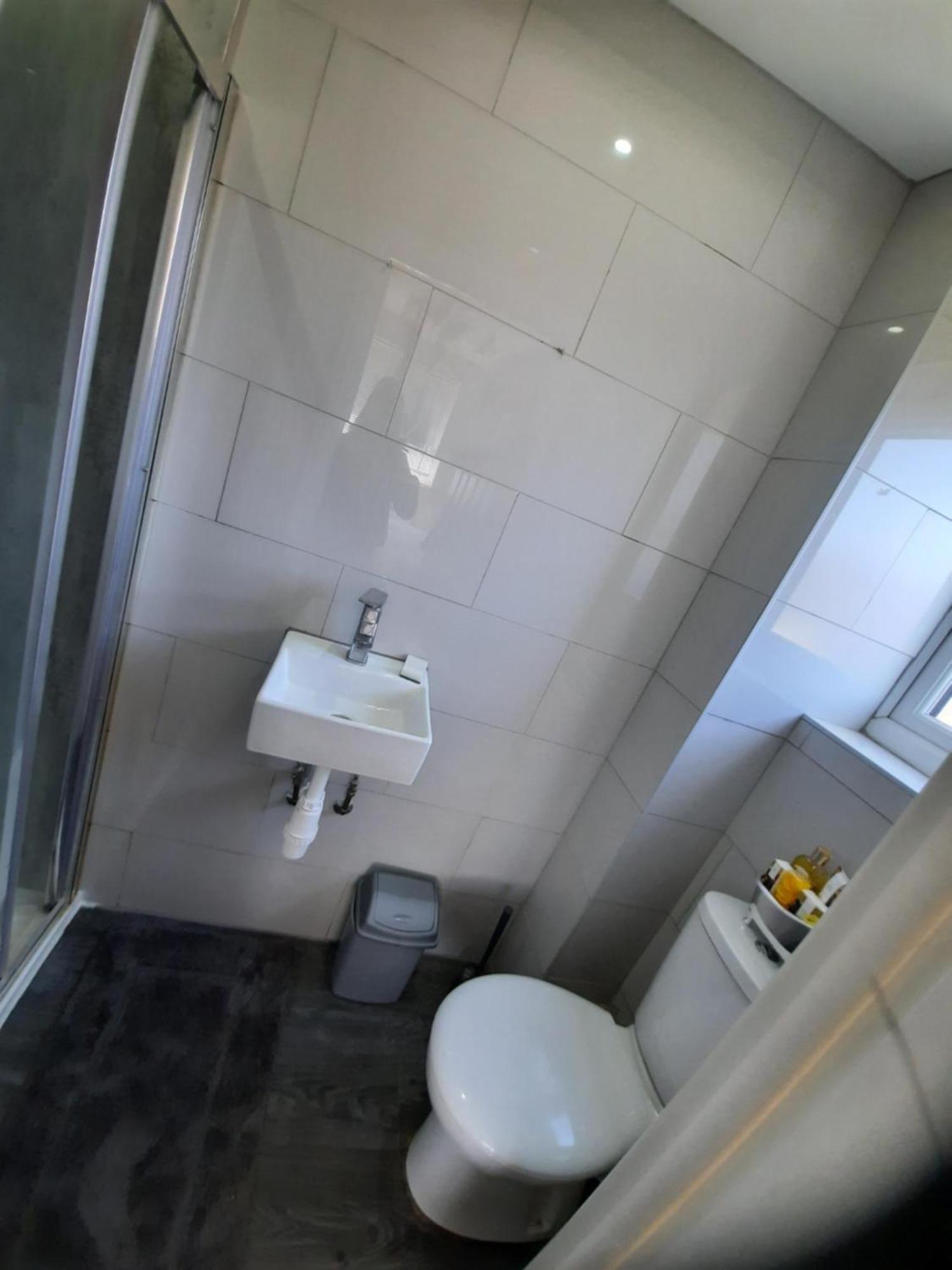 Lovely 4-bed House In Walmley Apartment *