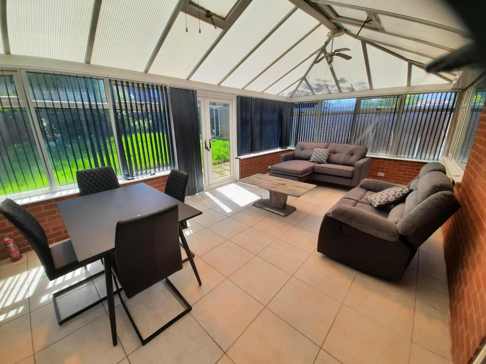 Lovely 4-bed House In Walmley Birmingham