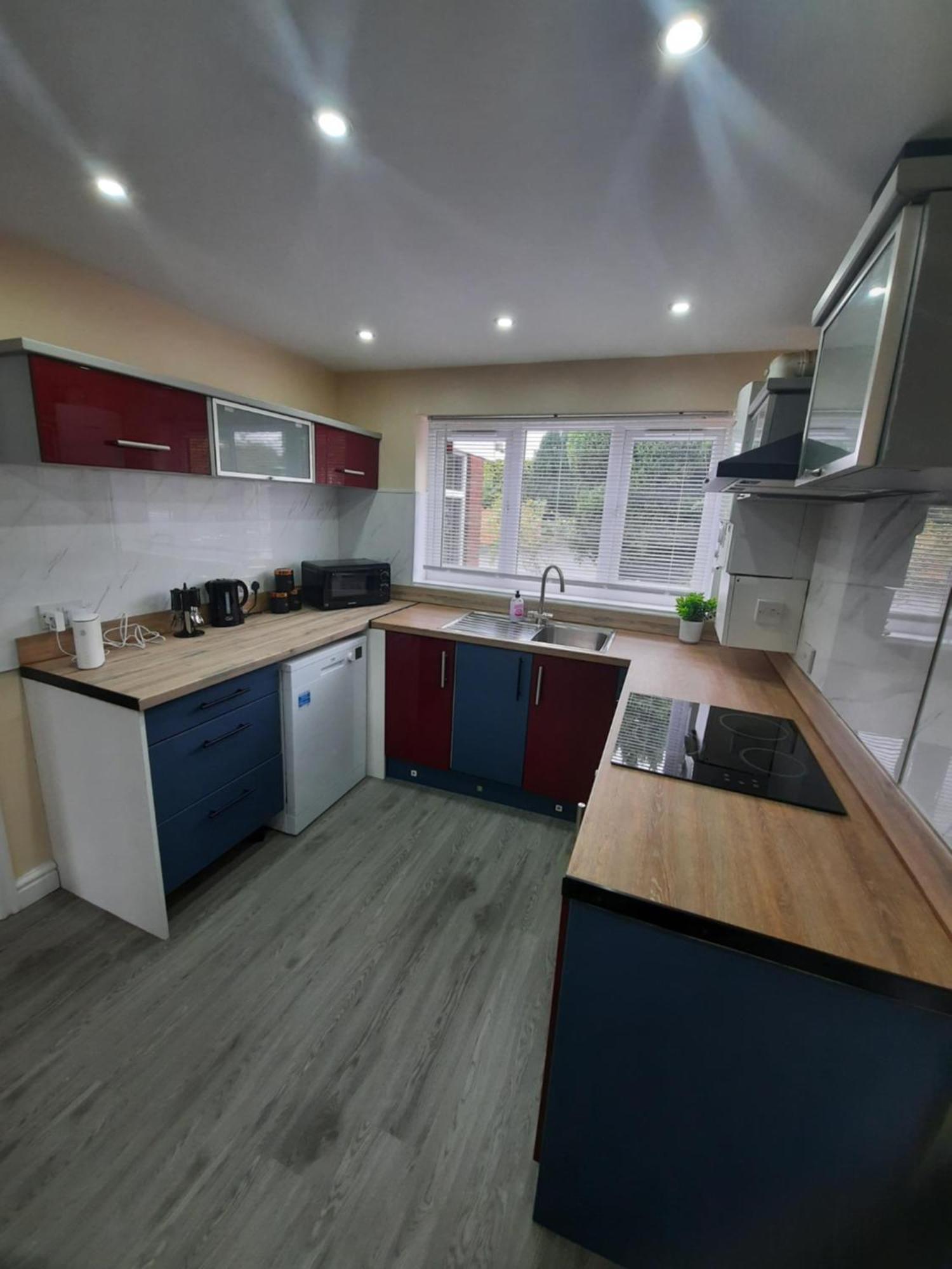 Cozy 4-bed House In Walmley Apartment Birmingham