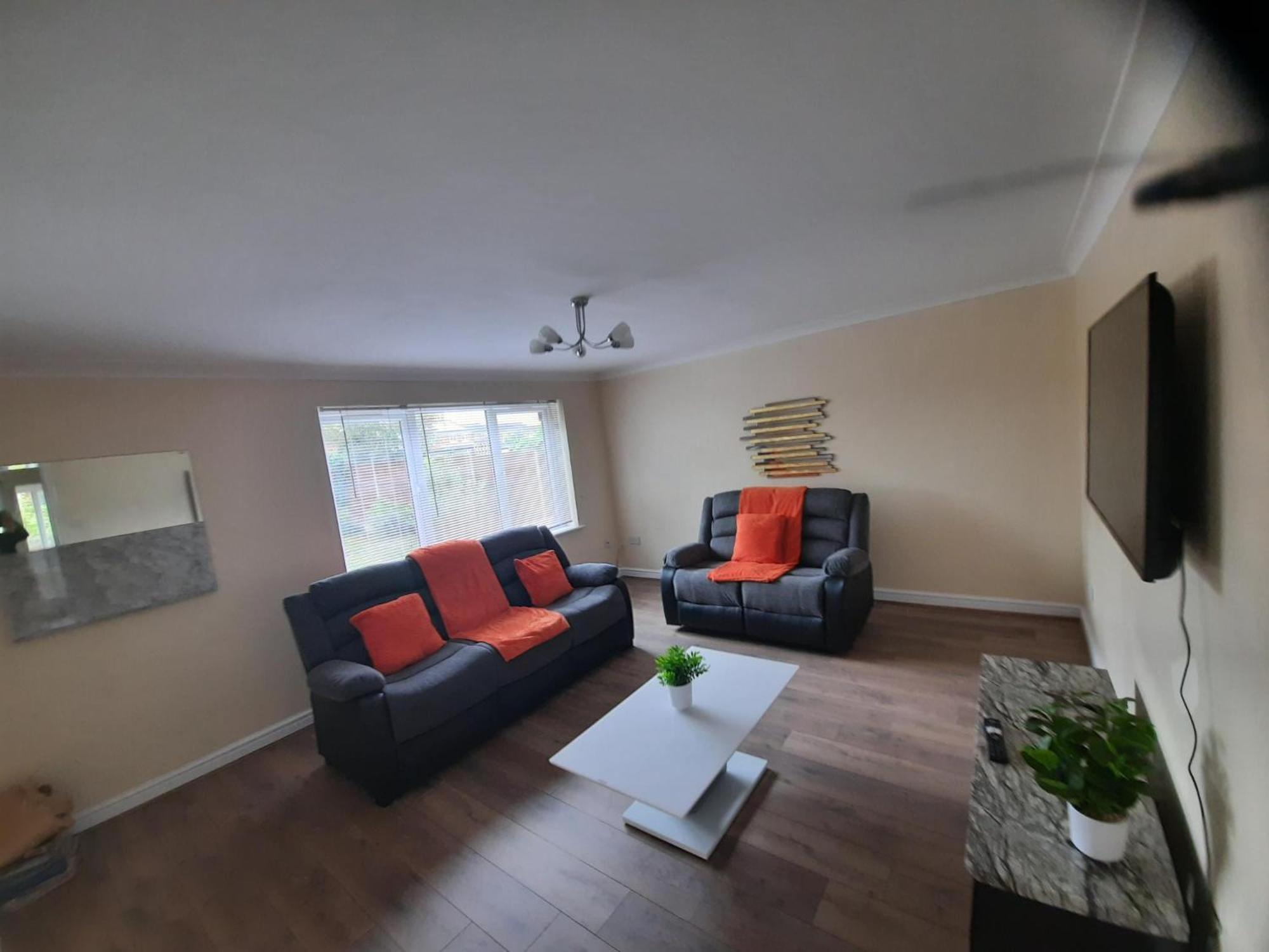 Apartment Cozy 4-bed House In Walmley Birmingham
