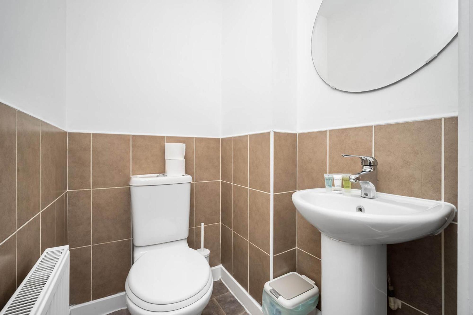 2 Bedroom House - Garden & Parking 2gm - Wifi Holiday home