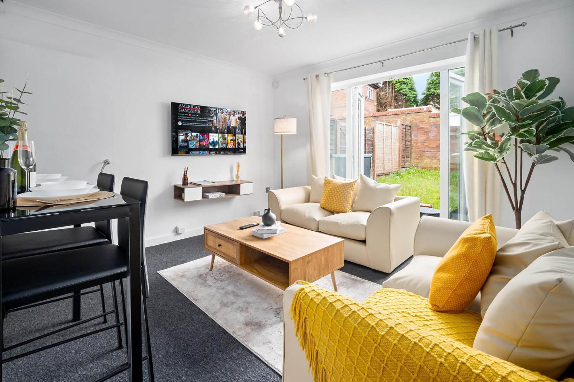 2 Bedroom House - Garden & Parking 2gm - Wifi Holiday home *
