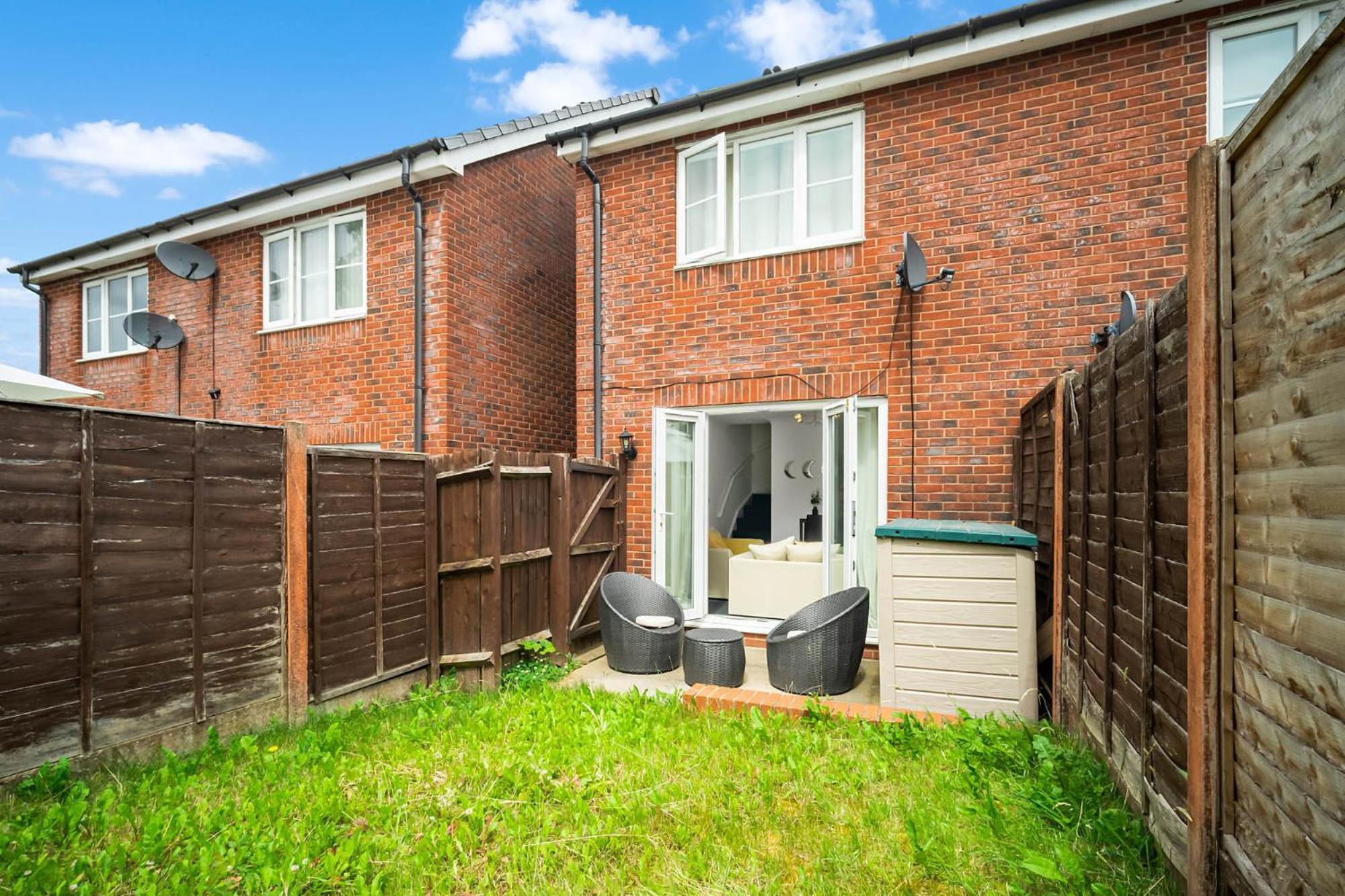 Holiday home 2 Bedroom House - Garden & Parking 2gm - Wifi *