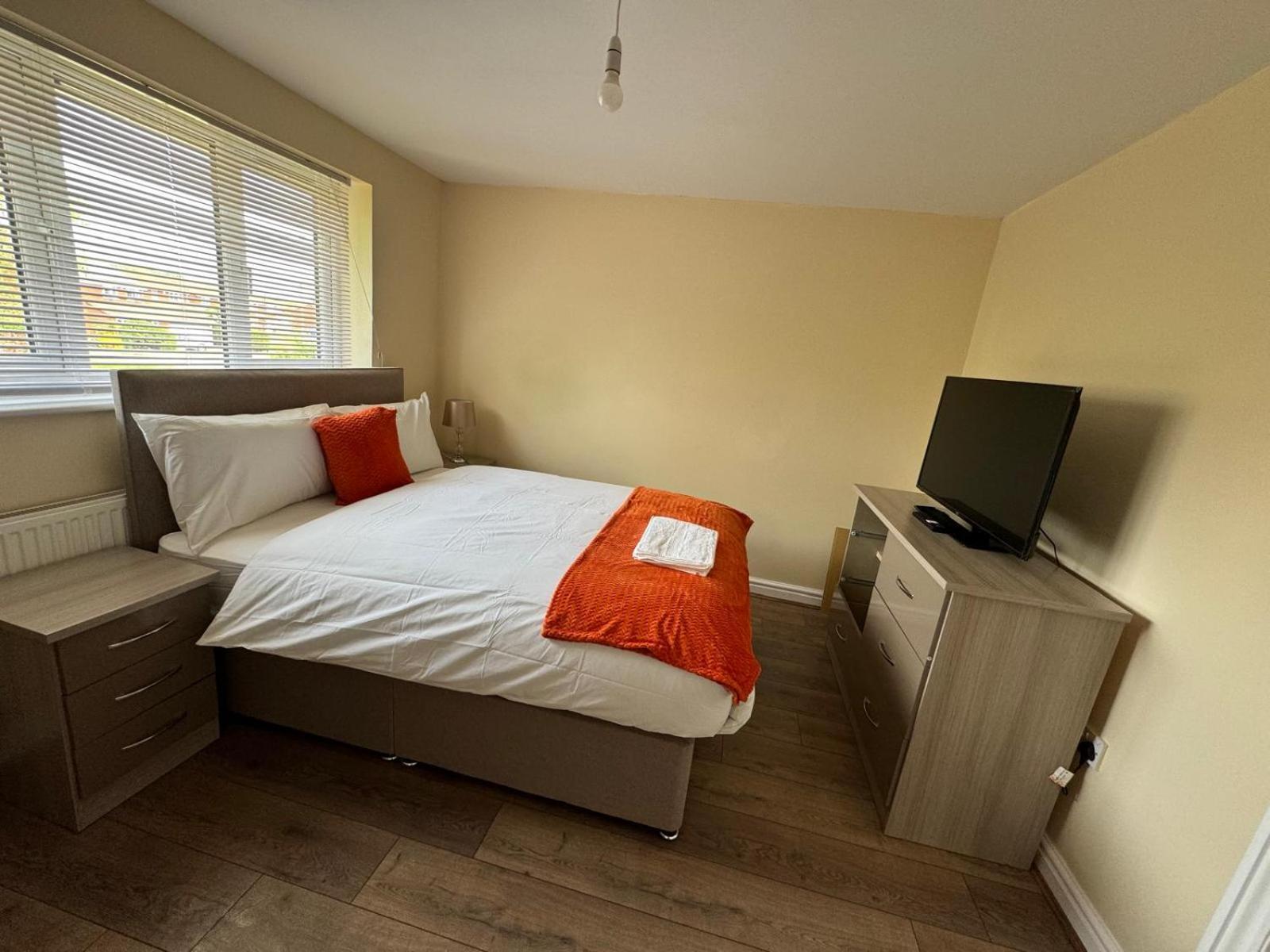 Cozy 4-bed House In Walmley