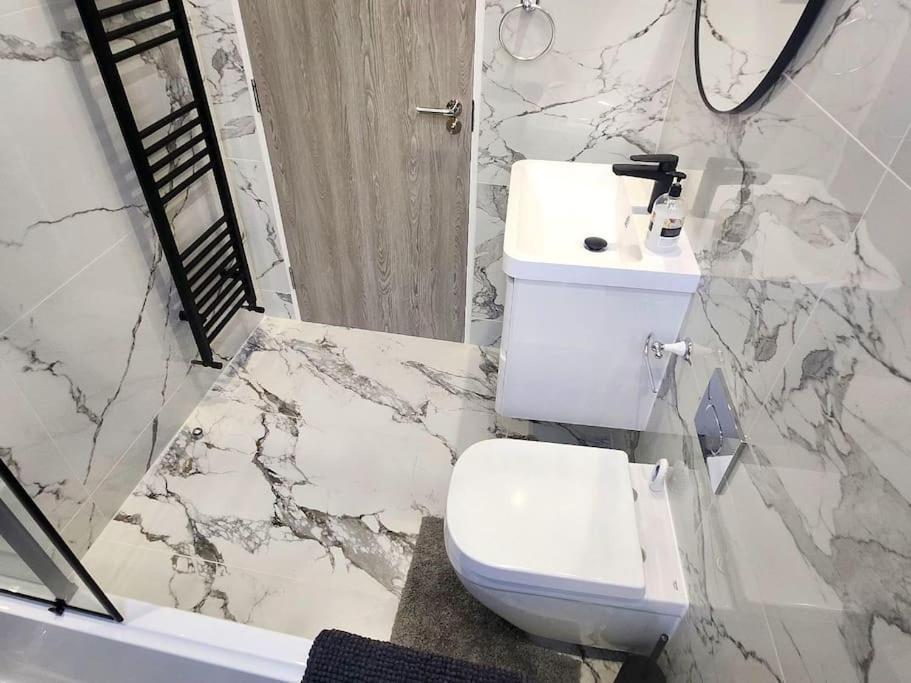 Diamond Place -luxury 2-bedroom Flat, Parking, Wifi, Netflix, Location *