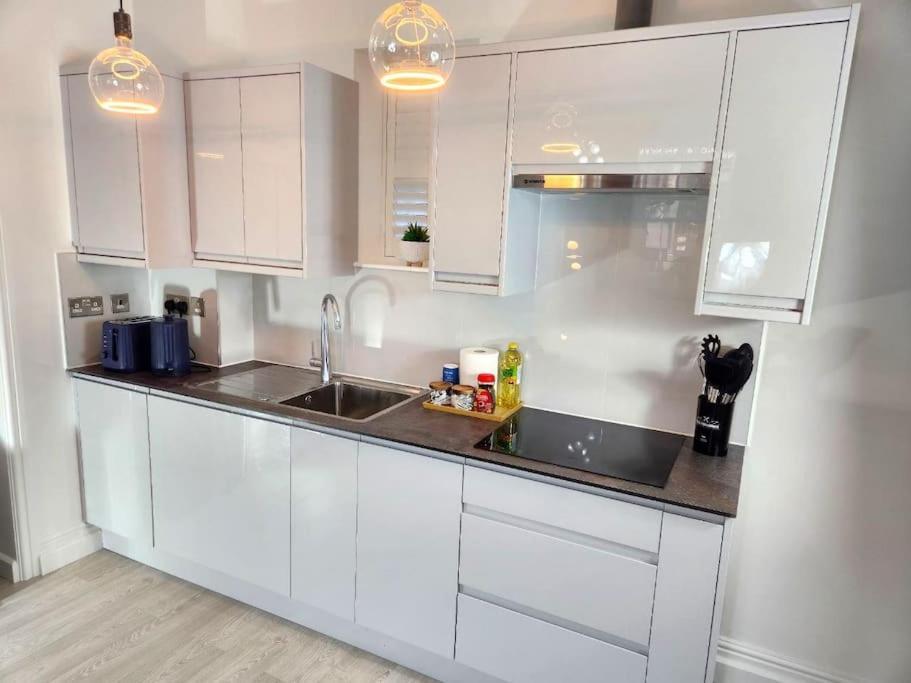 Diamond Place -luxury 2-bedroom Flat, Parking, Wifi, Netflix, Location