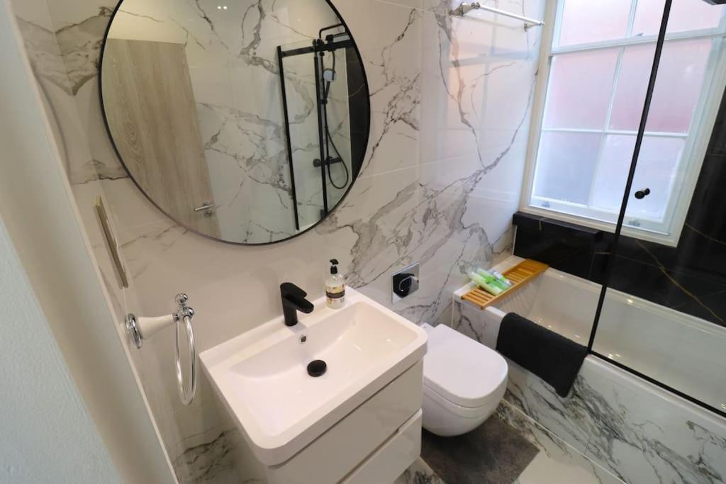Diamond Place -luxury 2-bedroom Flat, Parking, Wifi, Netflix, Location *