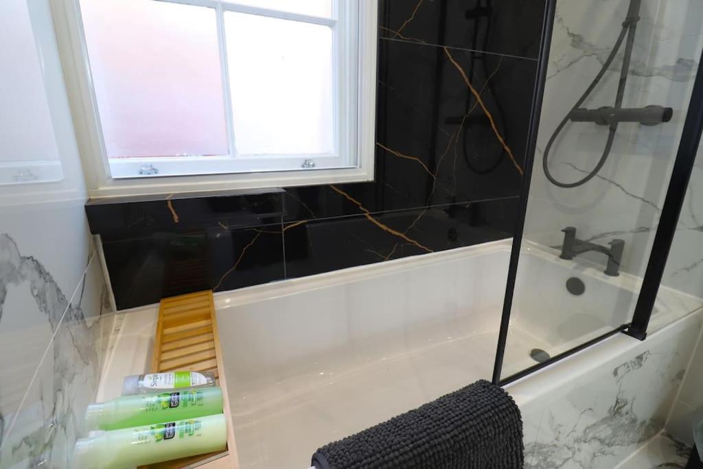 Diamond Place -luxury 2-bedroom Flat, Parking, Wifi, Netflix, Location Apartment Birmingham