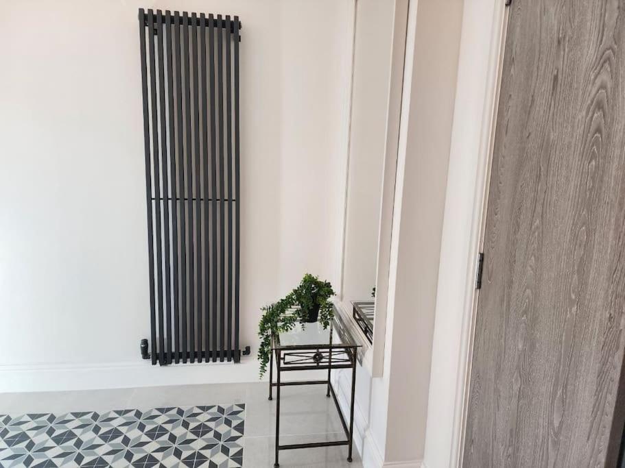 Diamond Place -luxury 2-bedroom Flat, Parking, Wifi, Netflix, Location Apartment *