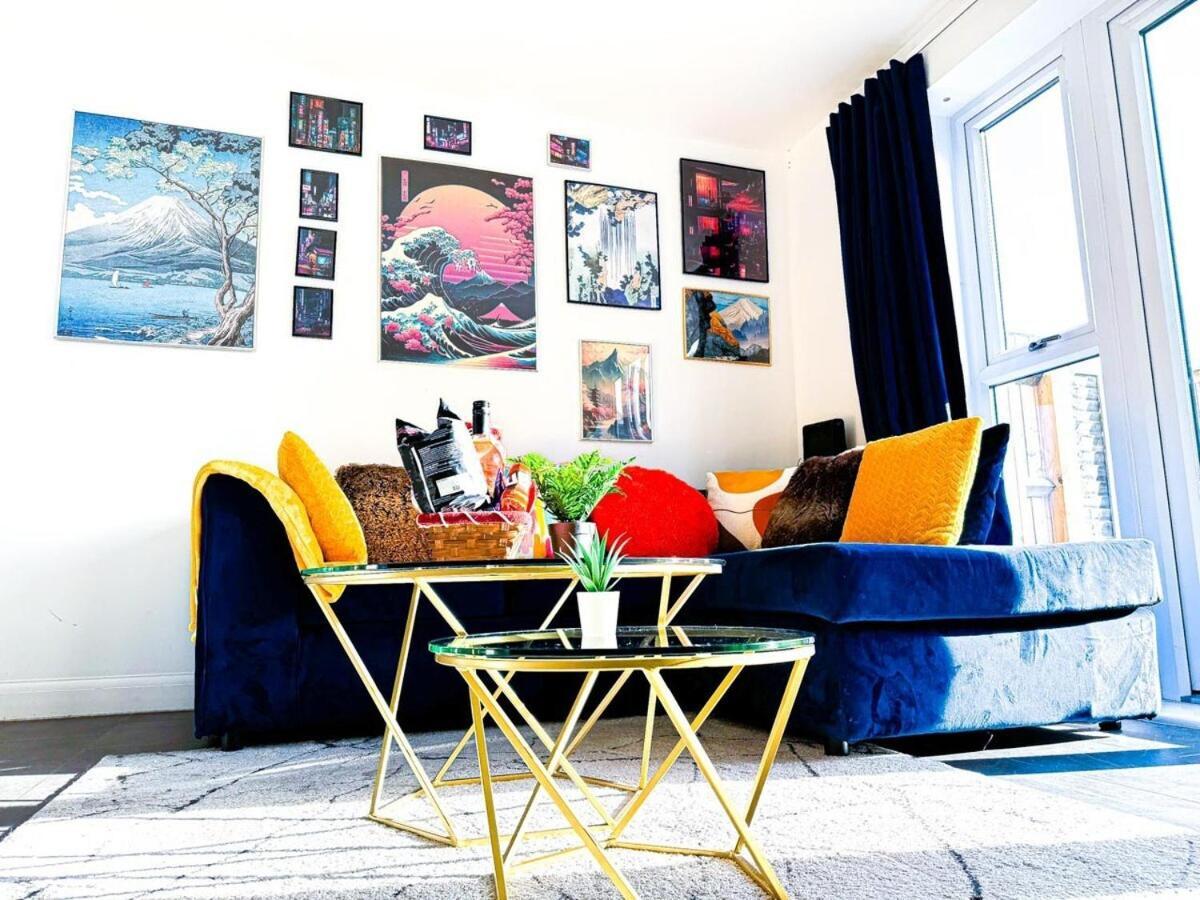Holiday home Optimal Luxury For Contractors And Large Groups 3 Bedroom 2 Bath - Sleep Unto 9 Guests- 5 Mins Drive To The Centre Pets Allowed -- Free Parking Onsite Birmingham