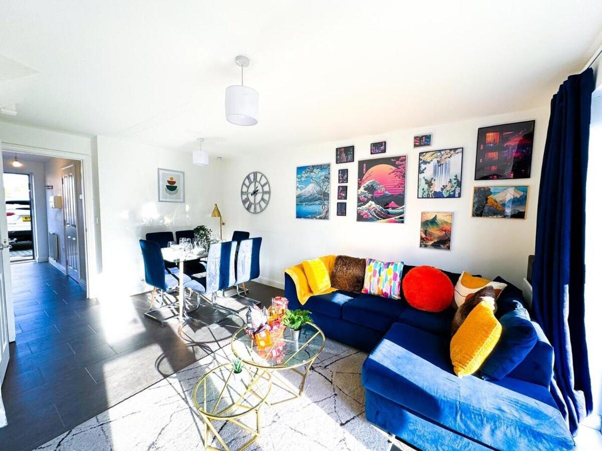 Optimal Luxury For Contractors And Large Groups 3 Bedroom 2 Bath - Sleep Unto 9 Guests- 5 Mins Drive To The Centre Pets Allowed -- Free Parking Onsite Holiday home *