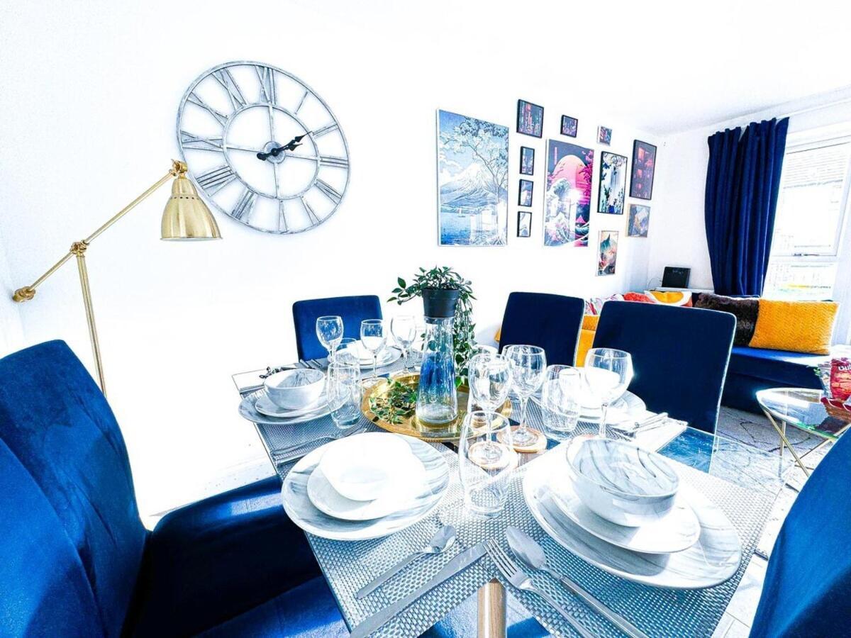 Optimal Luxury For Contractors And Large Groups 3 Bedroom 2 Bath - Sleep Unto 9 Guests- 5 Mins Drive To The Centre Pets Allowed -- Free Parking Onsite Birmingham
