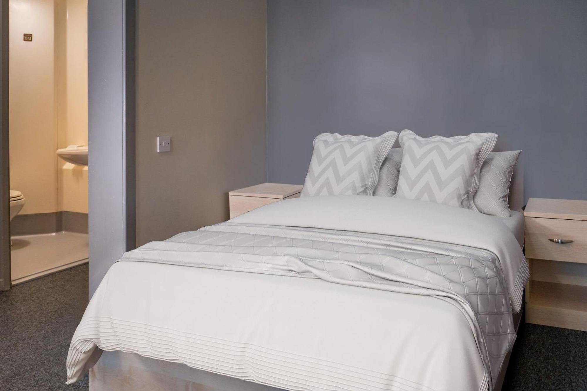 Apartment Ensuite Bedrooms With Shared Kitchen And At The Heights In *