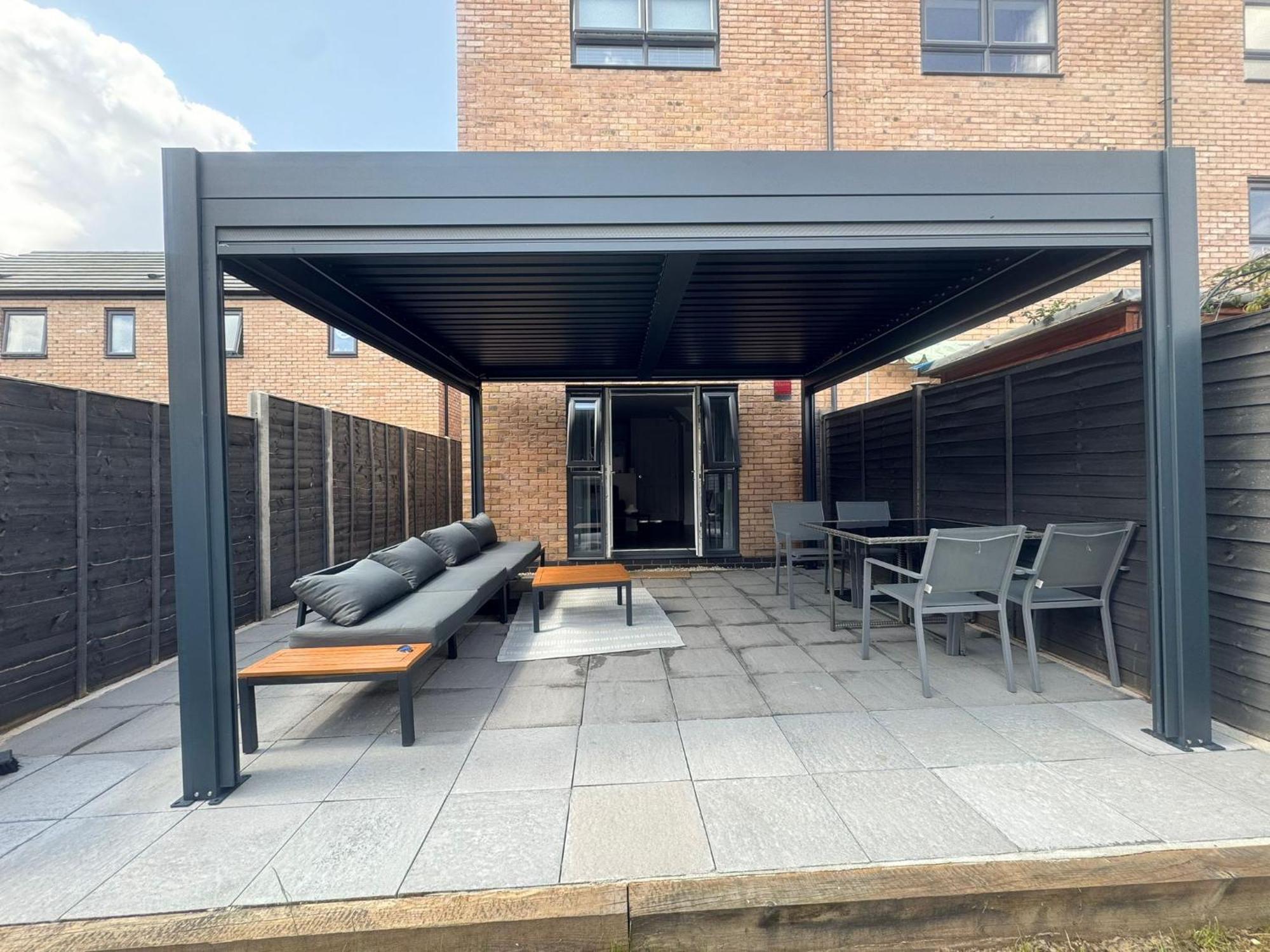 Spacious 4 Bedroom House W/parking Holiday home *