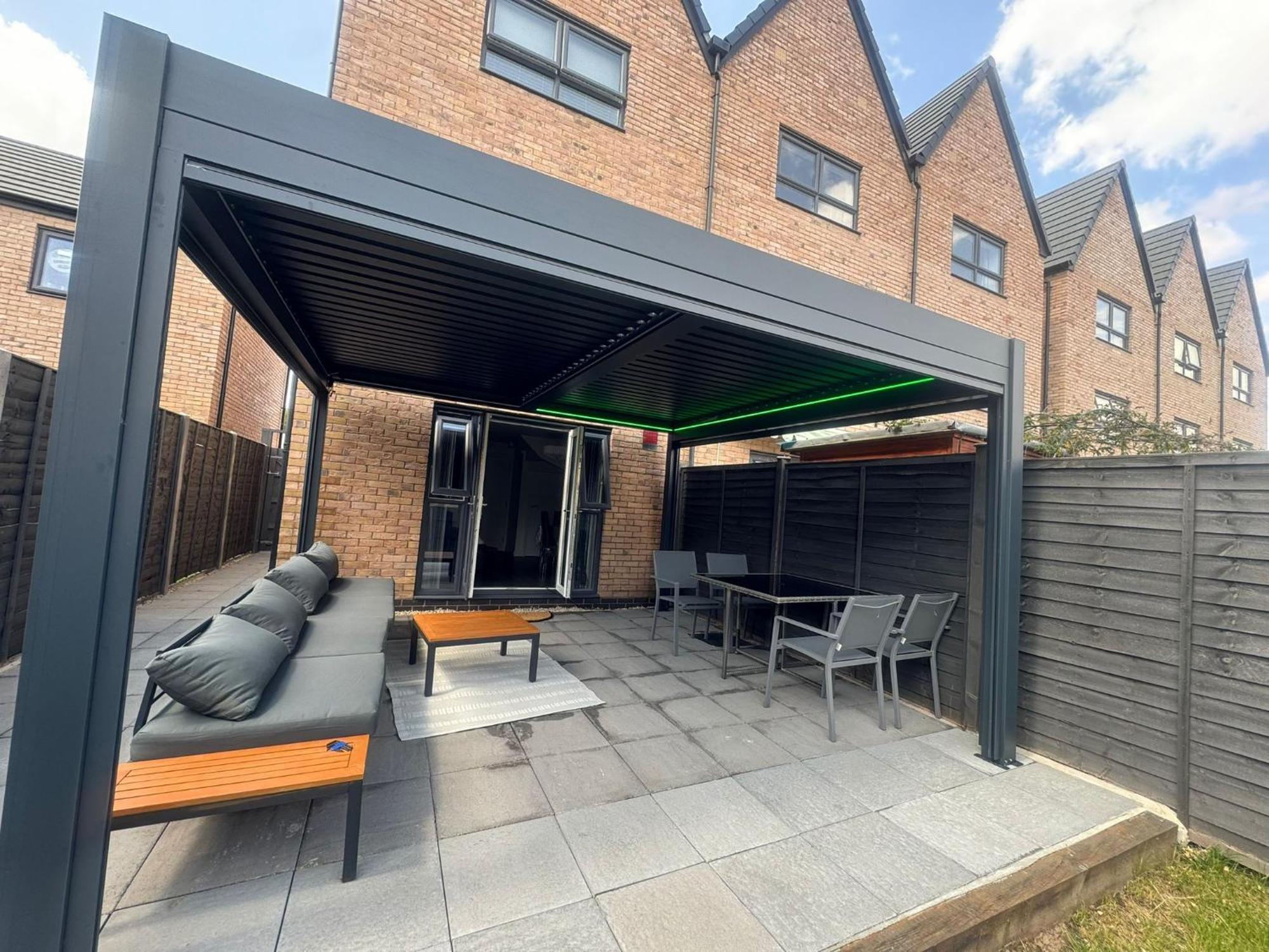 Spacious 4 Bedroom House W/parking Birmingham