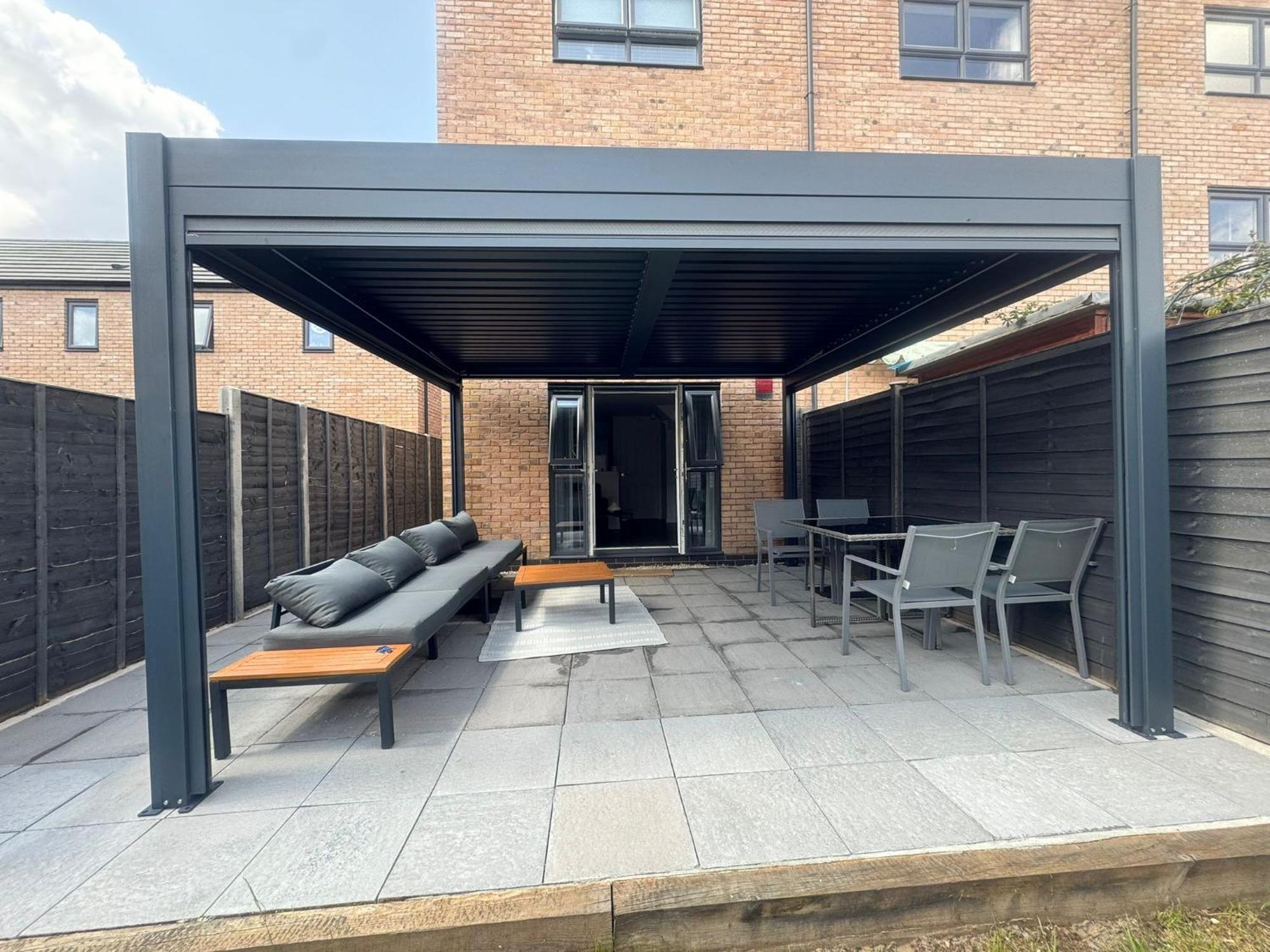 Spacious 4 Bedroom House W/parking Holiday home *